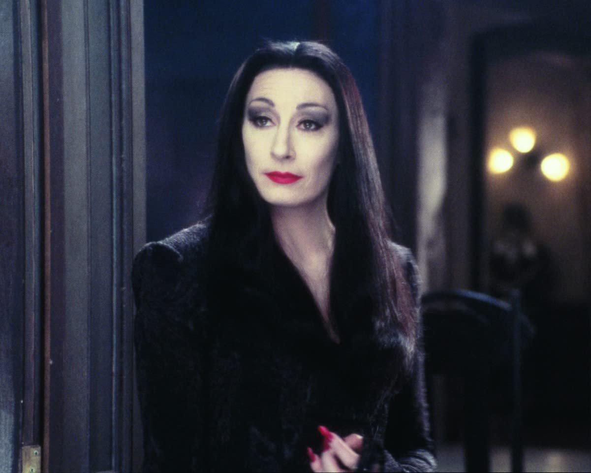 Worldphotographs Addams Family Values (1993) Anjelica Huston 10X8 Photo
