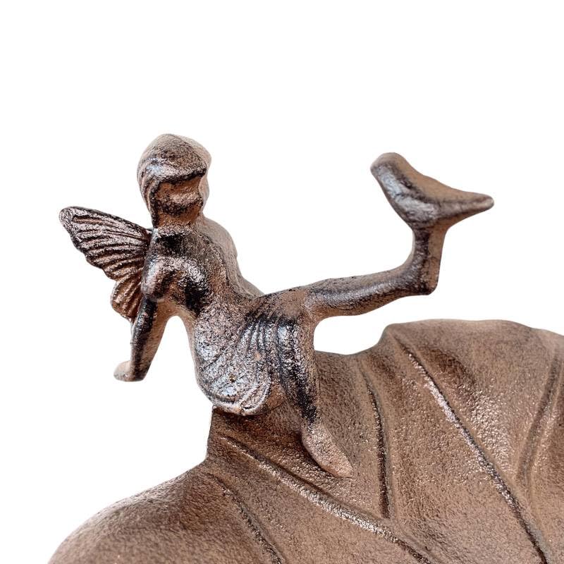 L'Héritier Du Temps Vogeltränke auf Stab, Vogeltränke, Vogelhaus, aus Gusseisen, Braun, Weihkpfer mit Vögeln, Motiv Fee, 28 x 28 x 123 cm