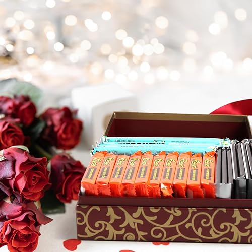 Miniatura 9 de Caja de regalo de chocolates para el día de la madre, barras de chocolate con leche HERSHEY'S, tazas de mantequilla de maní Reese's, galleta de