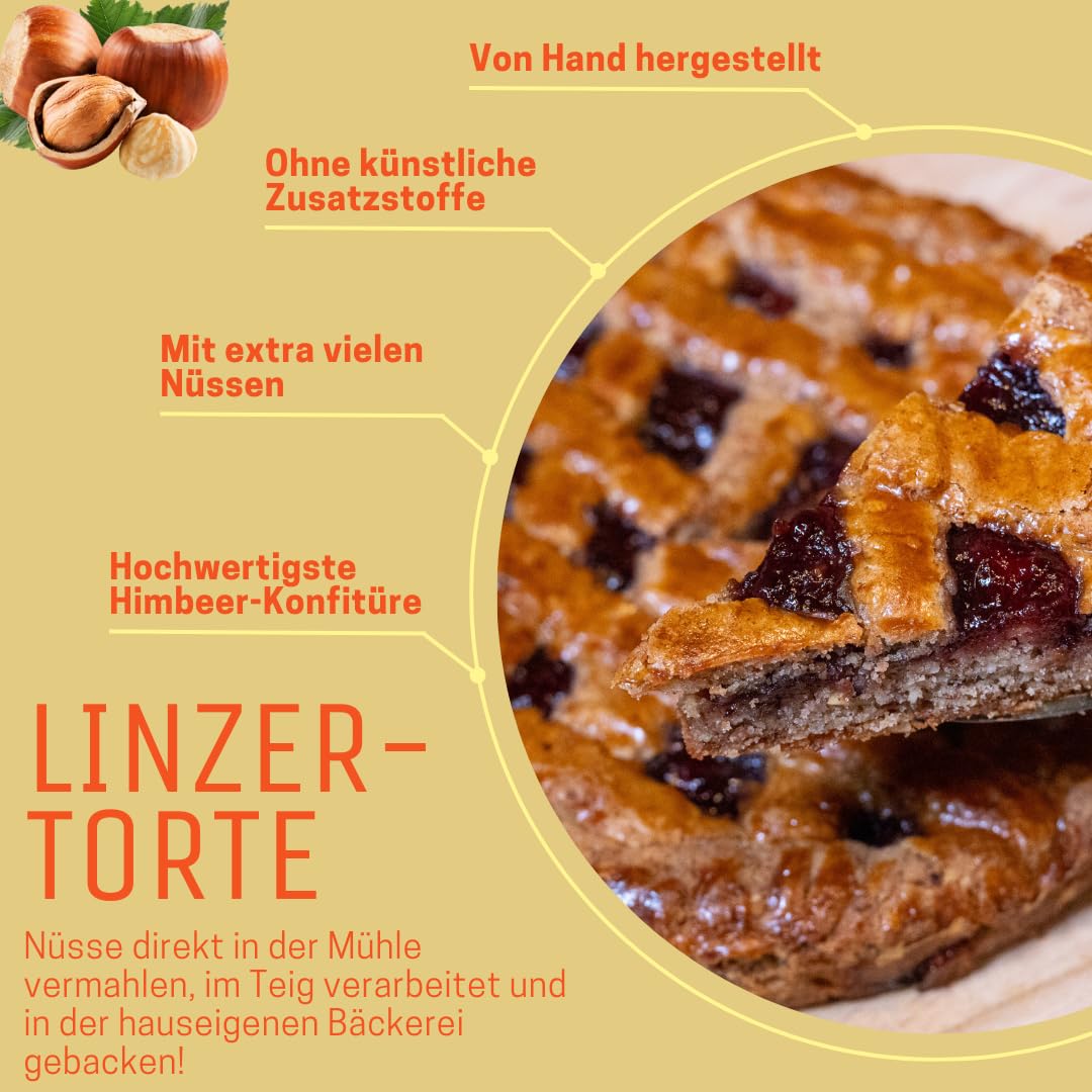 Traditionelle handgemachte Linzertorte mit frisch gemahlenen Nüssen und Himbeer-Marmelade