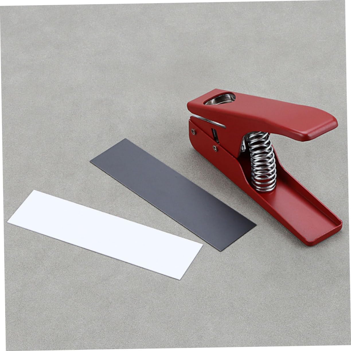 Punzone per Plettri per Chitarra in Metallo Rosso R26c | Taglierino per Materiali Diversi, Uso Forte e Duraturo, Strumento per Realizzare Plettri Personalizzati