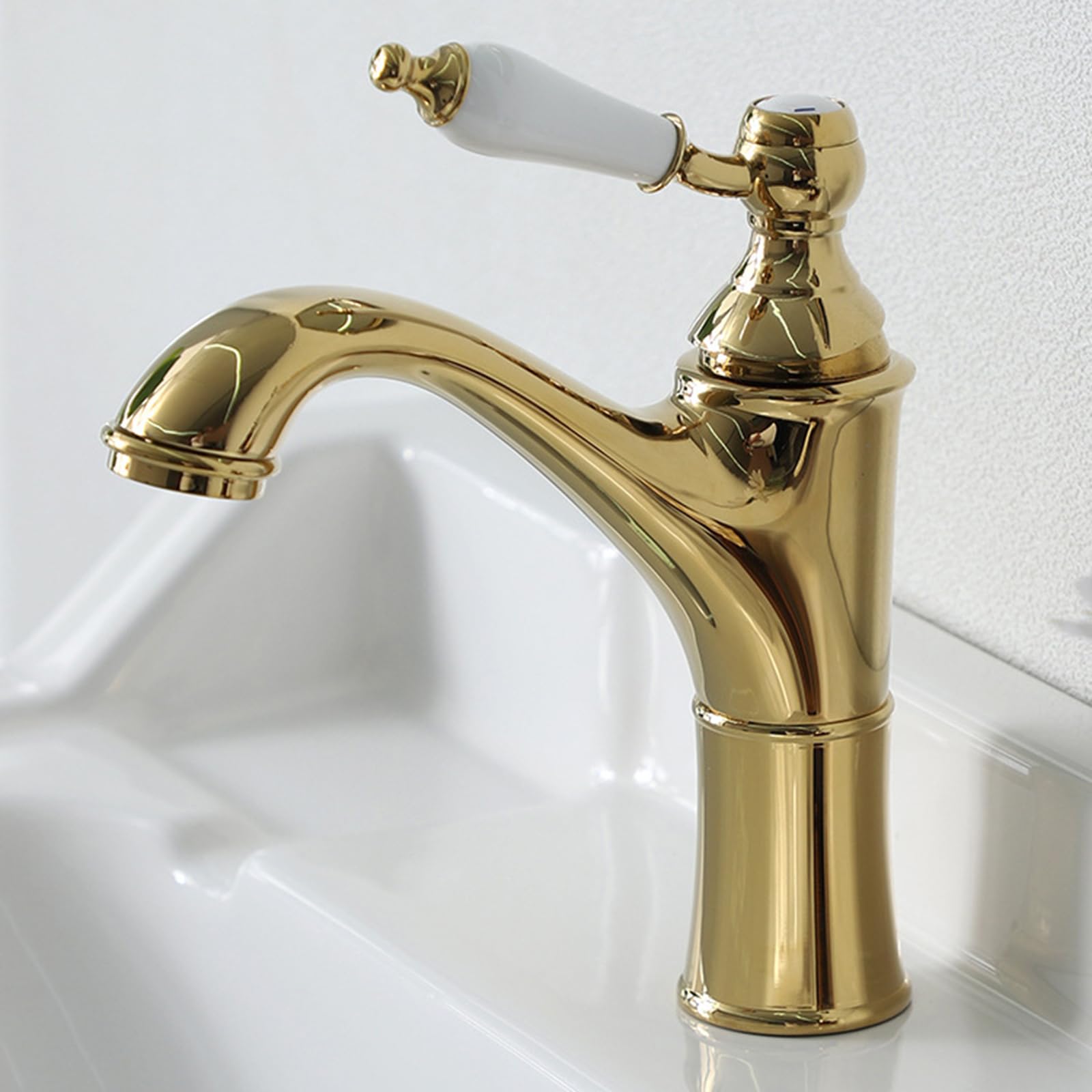 Grifo de lavabo de latón retro Mezclador de una sola manija Acabado en oro 1 Grifo de fregadero de agujero Control de agua fría caliente Flujo suave a prueba de salpicaduras Fácil G1/2 Instalación par