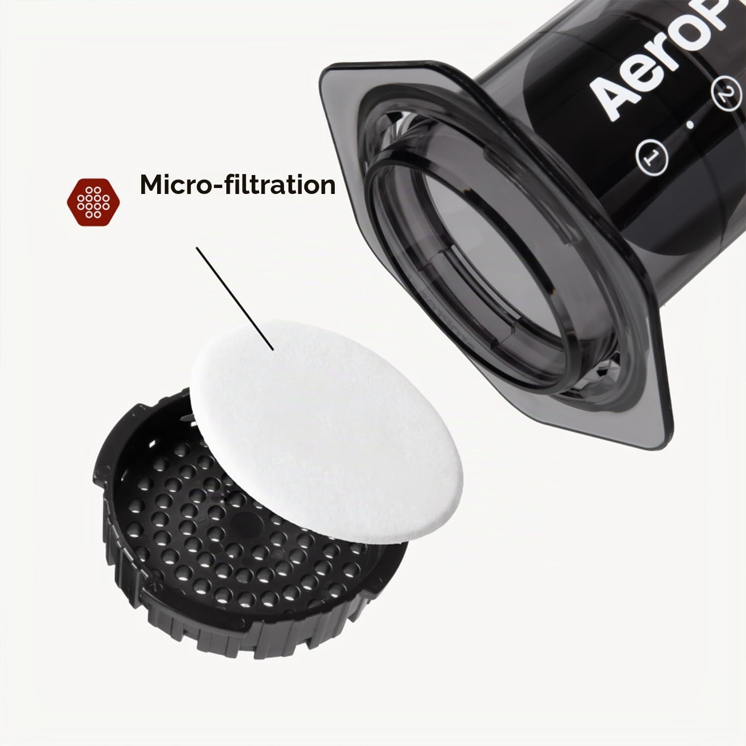 AeroPress Clear Black cafetière à piston tout-en-un, style expresso et filtre, infusion en 2 minutes, petite cafetière portable idéale pour les voyages et le camping