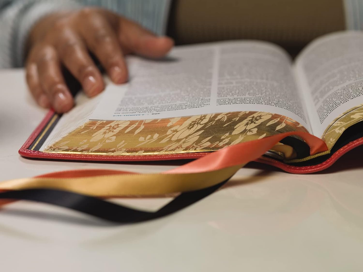 NIV, Thinline Bible, Premium Goatskin Leather, Coral, Premier Collection, Black Letter, Gauffered Edges, Comfort Print