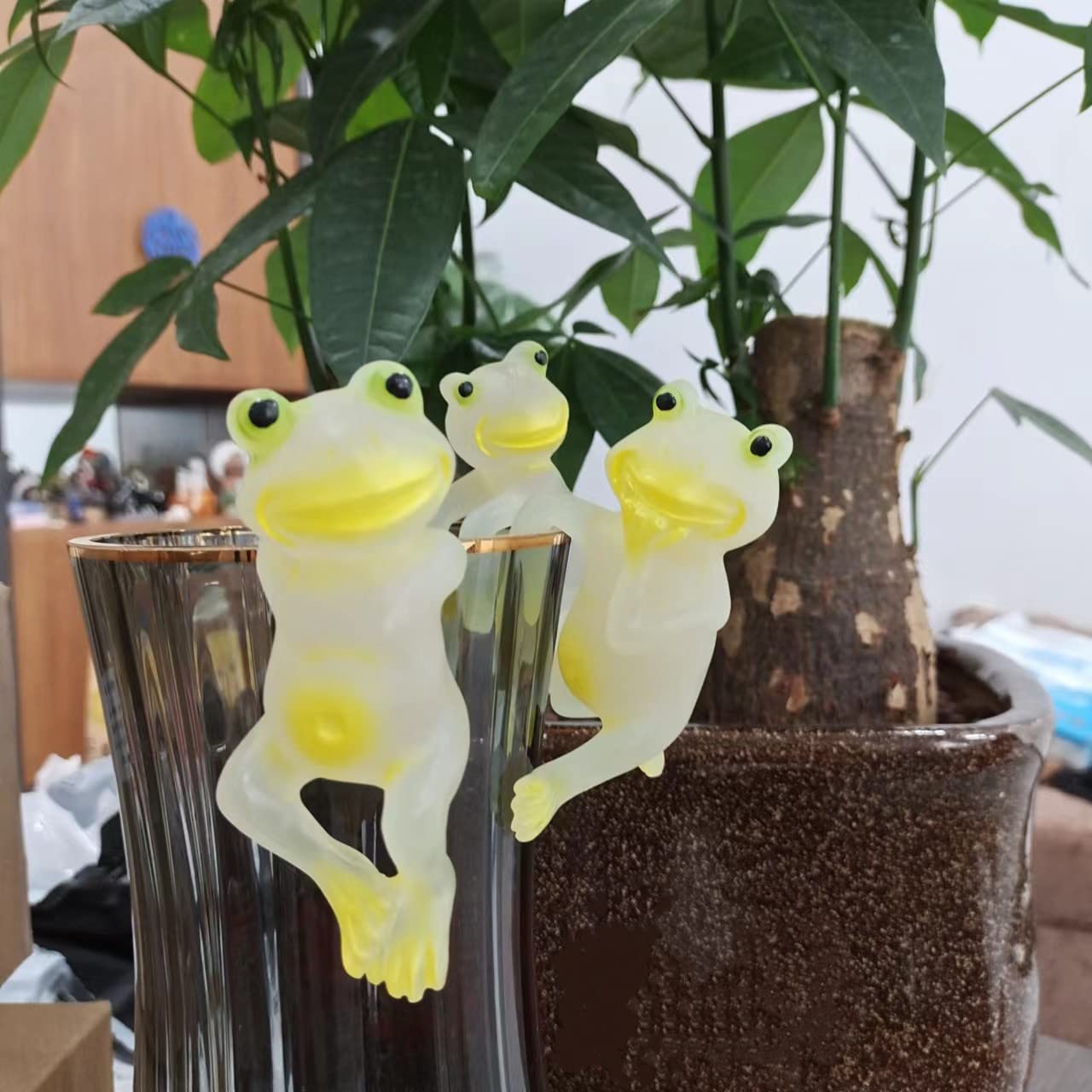 Set Mit 3 Süßen Froschfiguren Aus Kunstharz – Kletterfrösche Als Blumentopf-Deko Für Garten, Zaun & Balkon