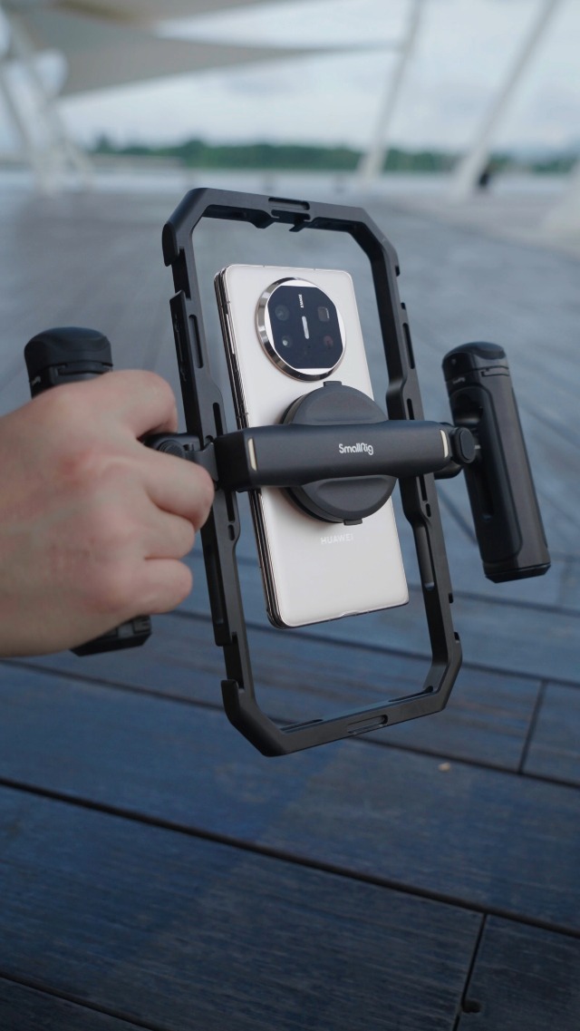 Phone Cage Compatible With MagSafe – IPhone 12-16 Pro Max Rig Kit With 2 Detachable Handles & Cold Shoe Mounts