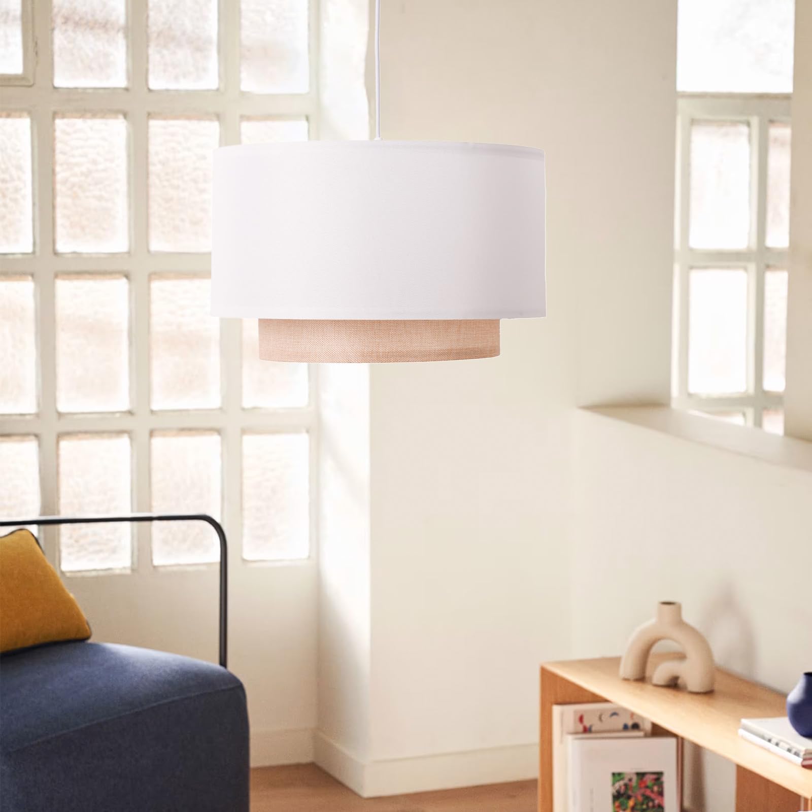 Alpinaluz Lámpara Colgante de Techo – Pantalla Textil Blanca con Detalle de Ratán Ø40 cm – Estilo Natural y Elegante – Casquillo E27 – Iluminación Decorativa para Salón, Dormitorio o Comedor