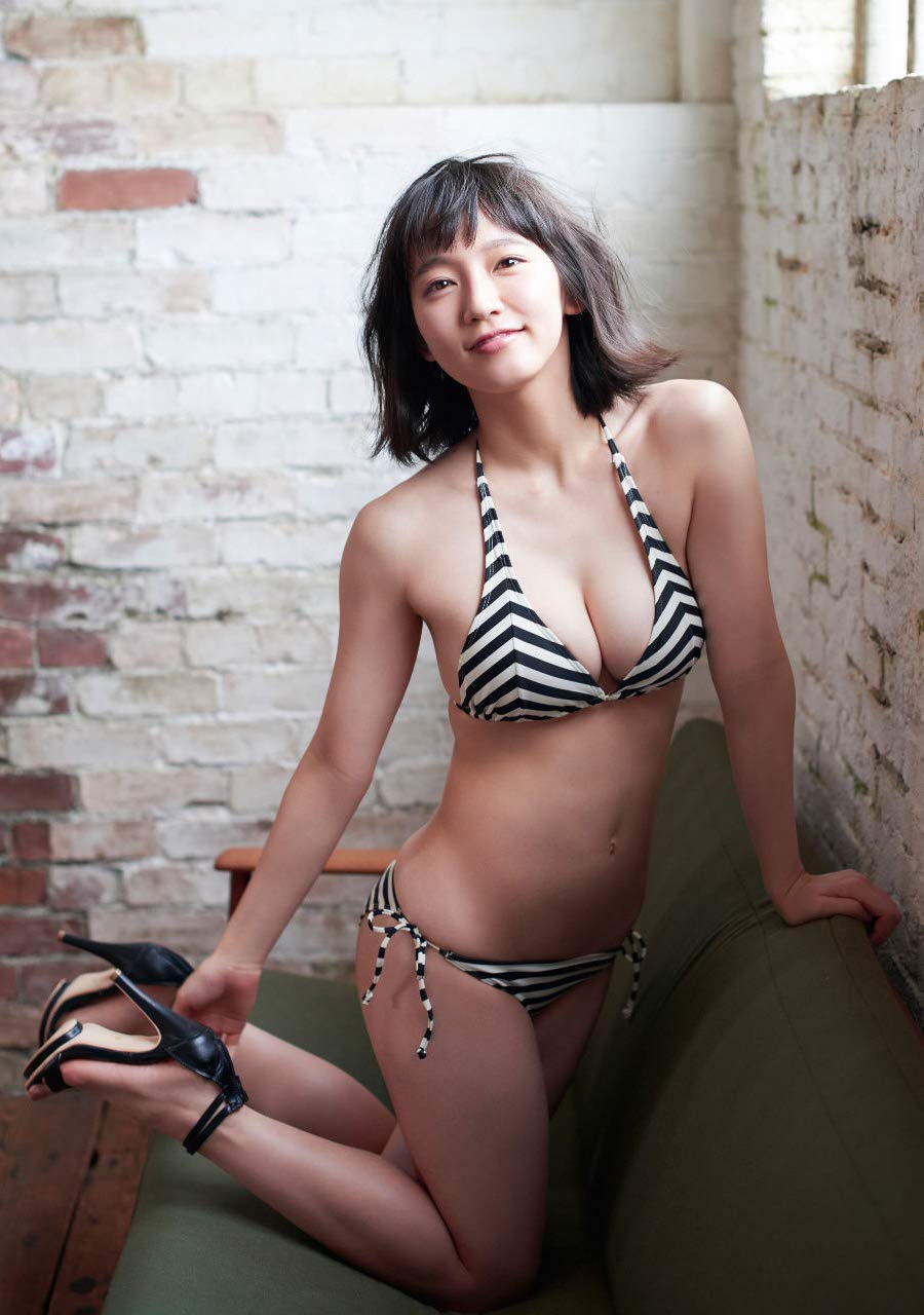 吉岡 里帆 おっぱい