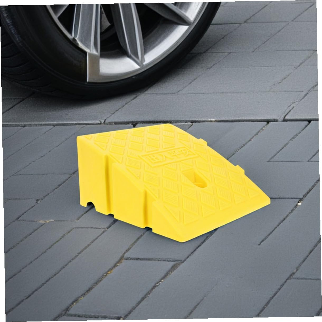 GANAZONO Yellow Plastic Threshold Ramp Clip 250x270x110mm, Anti-Slip Thick Doorway Curb Ramp for Cars, Motorcycles, Wheelchairs, and Home Mobility Access
