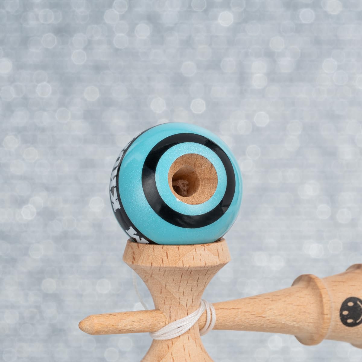 KROM Kendama POP wit populaire Kendama van hoge kwaliteit