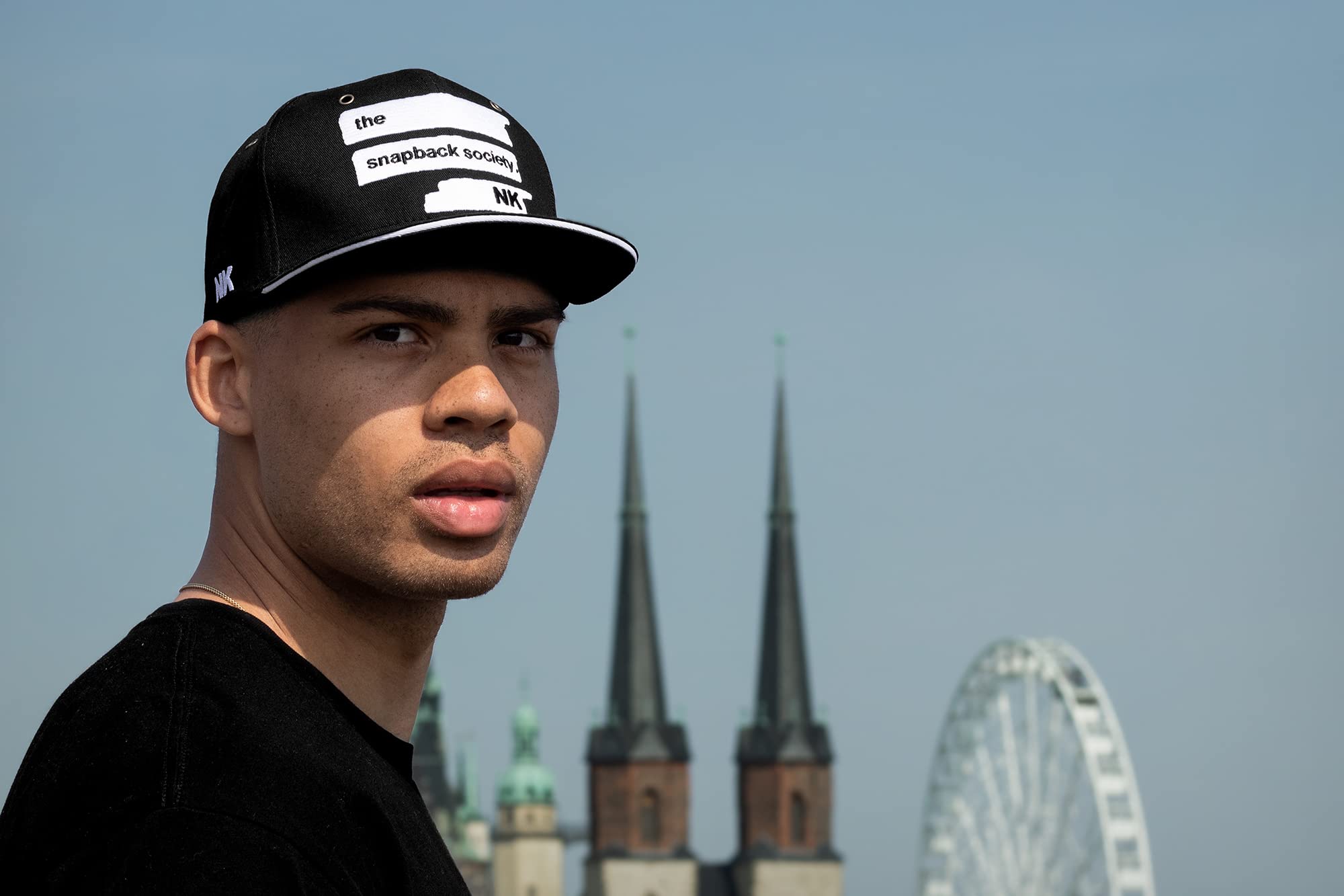 Nebelkind Snapback-Cap-Herren Damen Society Schwarz, Sandwich Schirm, Einheitsgröße OneSize, Größenverstellbar, Unisex, hochwertige Basecap trendig, Streetwear Style, Baseball-Kappe mit geradem Schirm