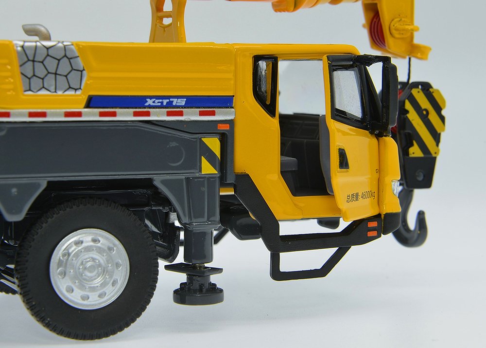 通用 1:50 Scale XCMG 75 tons Truck Crane Model Collection Cab Open