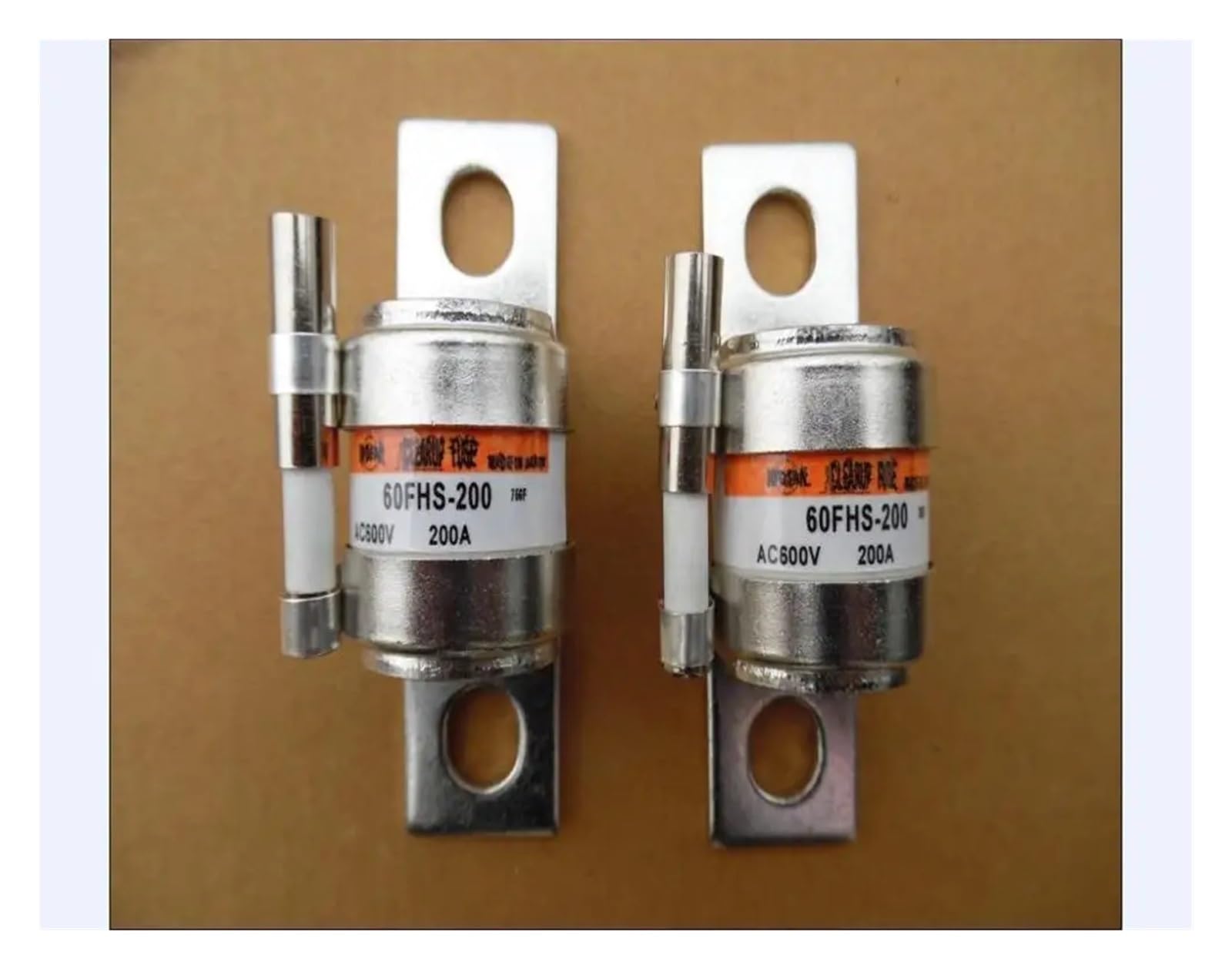 Fusibles 60FHS235 cartouche protection surtension 200A 600V