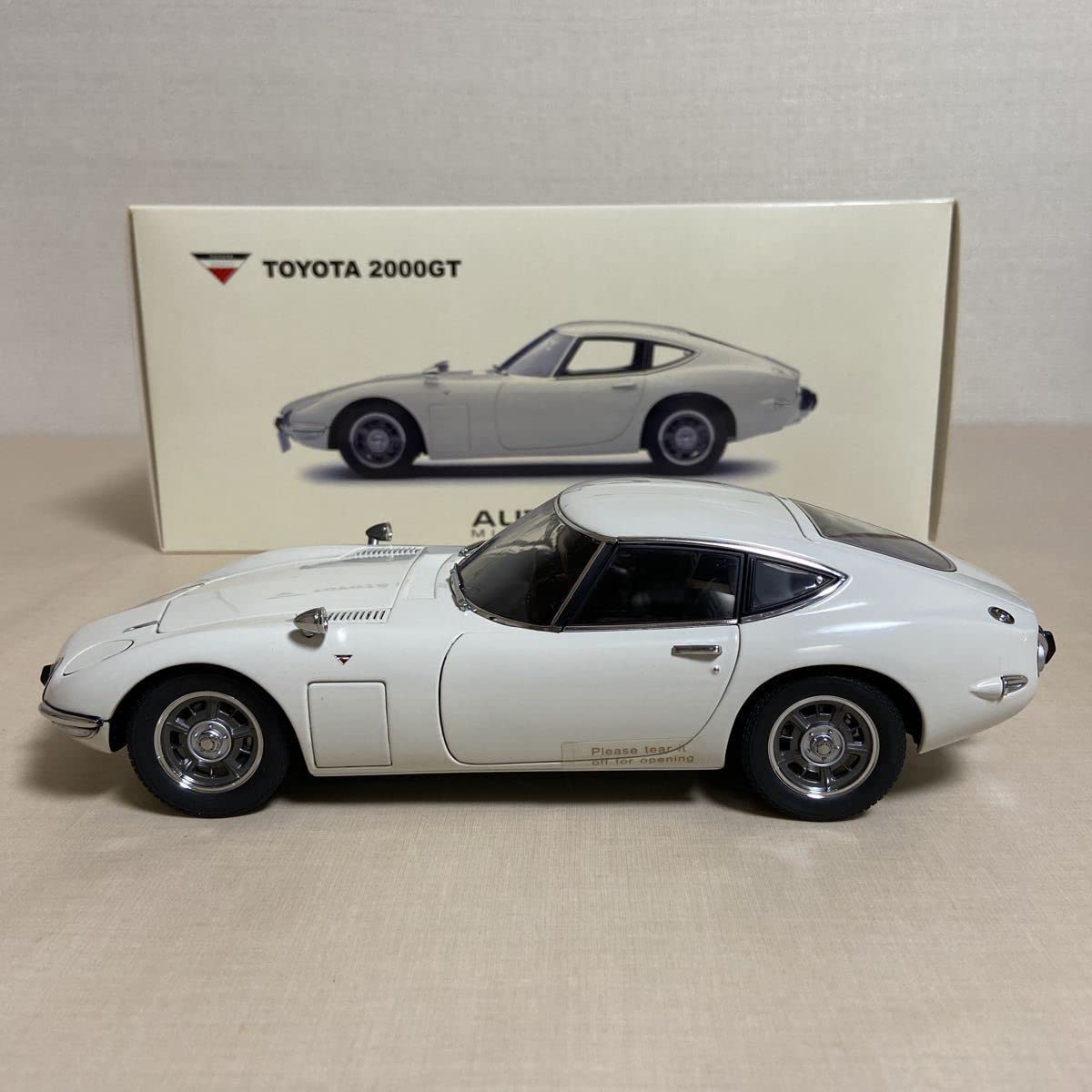 オートアート 1/18 TOYOTA 2000GT UPGRADED カスタム品 オートアート 1/18 TOYOTA 2000GT UPGRADED カスタム品