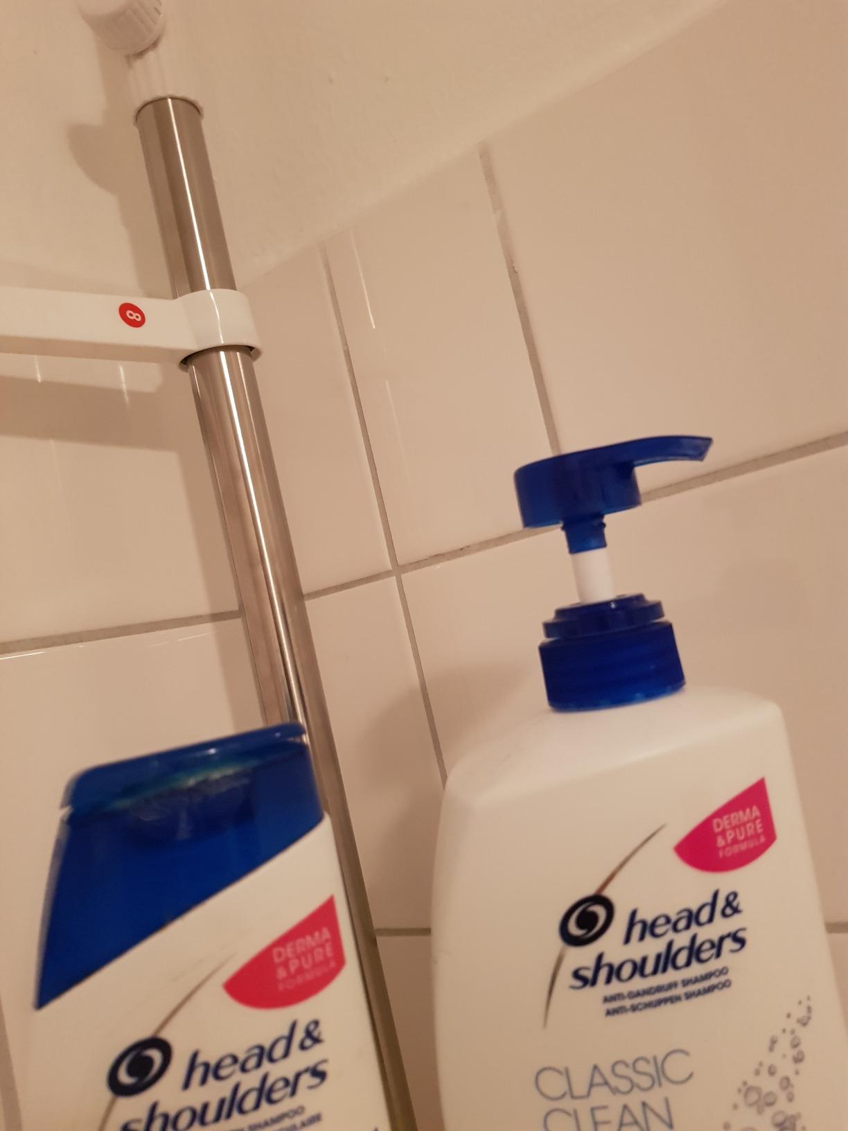 Head & Shoulders Classic Clean Anti-Schuppen Shampoo – 900 Ml Mit Pumpspender – Für Herren