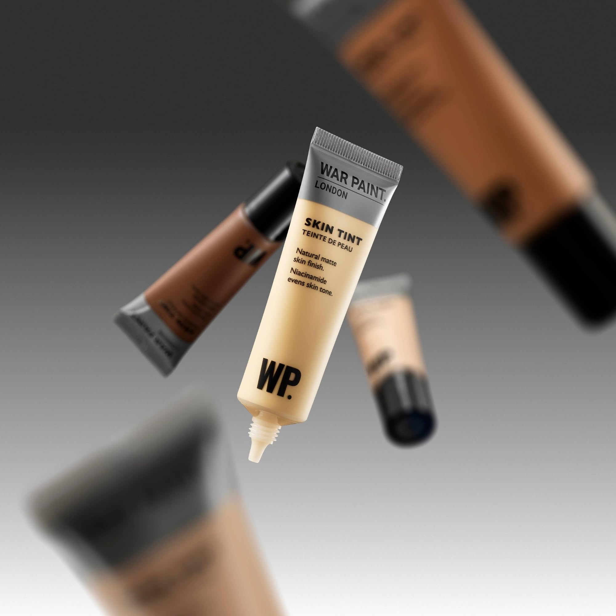 War Paint for Men Skin Tint, Finish Naturale Opaco, Crema Idratante Colorata per il Viso con Niacinamide, Idrata e Uniforma il Tono della Pelle, Formula Leggera, Tonalità T5 30 ml