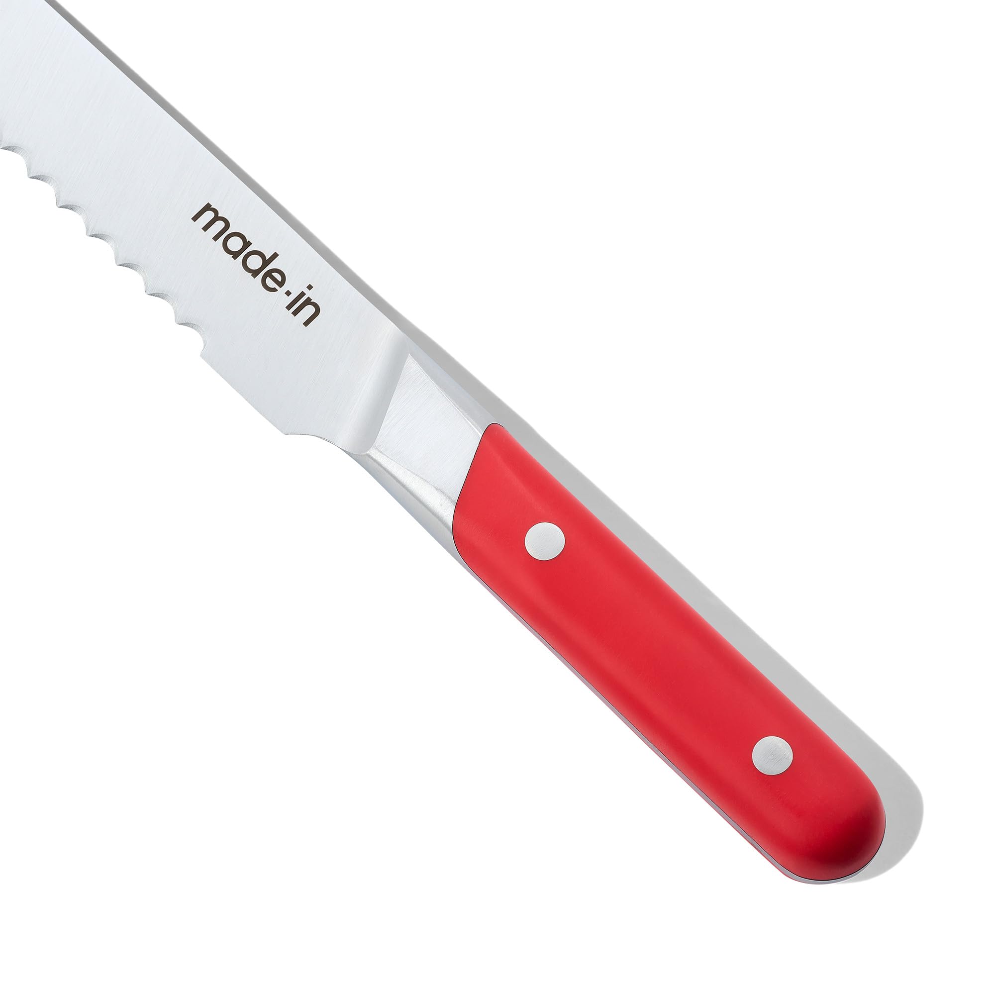 Made In Cookware - Couteau à Pain 22,86 cm - Fabriqué en France - Full Tang avec Manche Pomme Rouge