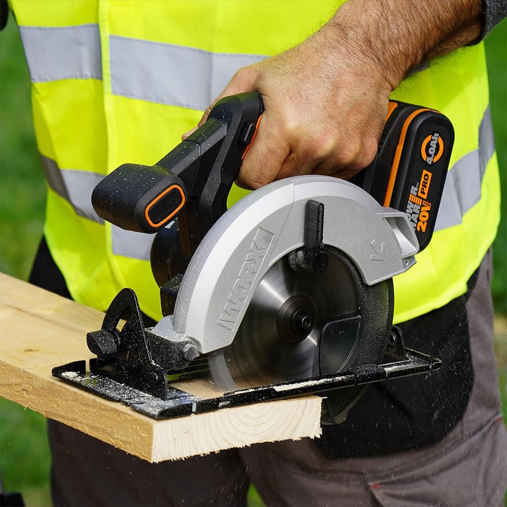WORX WX526.9 Sega circolare a batteria 20 V – 165 mm – angolo di inclinazione 0 – 50° regolazione senza attrezzi – 55 mm taglio massimo (90°) – design compatto – adattatore di aspirazione – senza