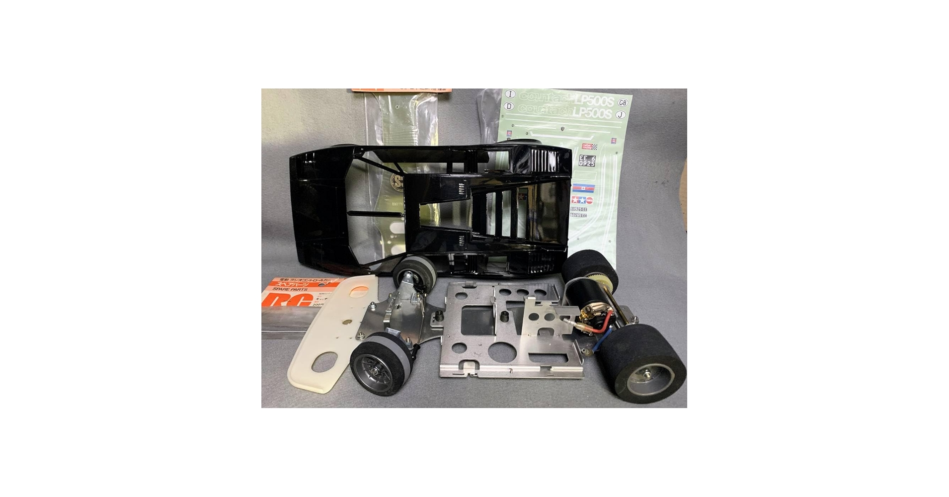 タミヤ　当時物ブラックフット　シャーシのみ Amazon.co.jp: 当時物 タミヤ 1/12 CSブラックカウンタック