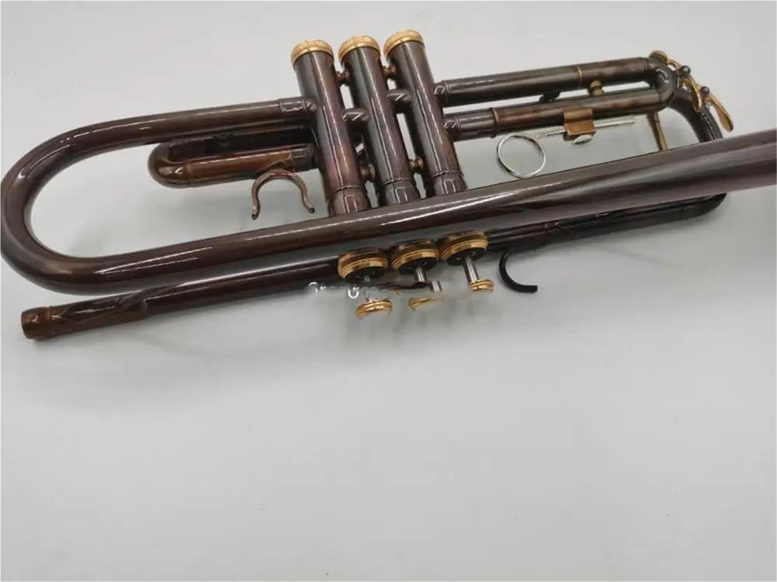 Trąbka Bb Posrebrzana Profesjonalna Z Ustnikiem I Futerałem Trąbka profesjonalna