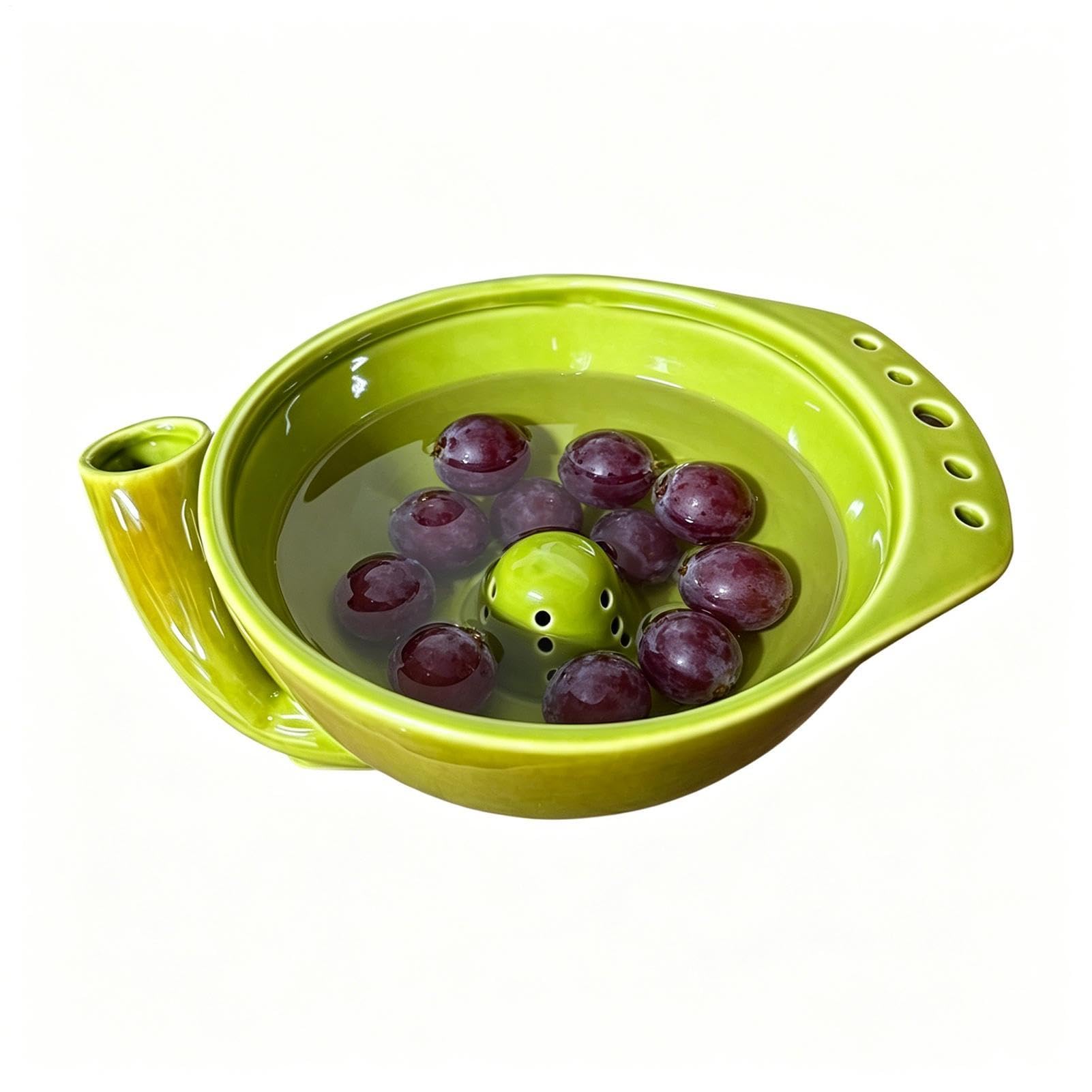 Recipiente autogiratorio de cocina para desinfectar verduras sobre la encimera