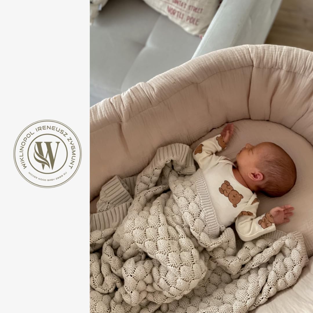 Wiklinopol Couffin Bébé Amelia en Osier avec Support et Matelas – Berceau à roulettes en Blanc – Ensemble 4 Pièces de Linge en Mousseline Blanc – Portable et Idéal pour Nouveau-Né