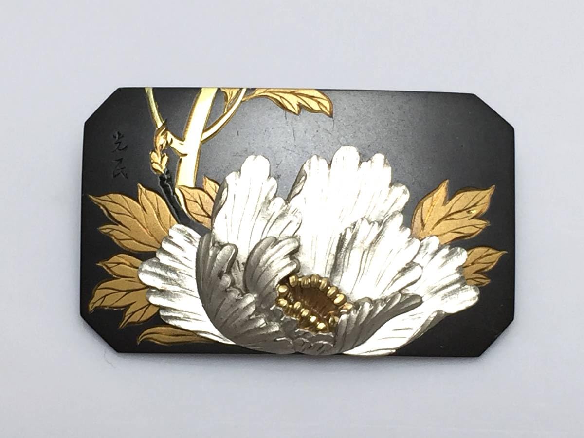 【古美道】光民 四分一地 金銀象嵌 帯留 牡丹 横6cm 金工彫金 アンティーク Amazon.co.jp: 古美道光民 四分一地 金銀象嵌 帯留 牡丹 横約6cm 金工