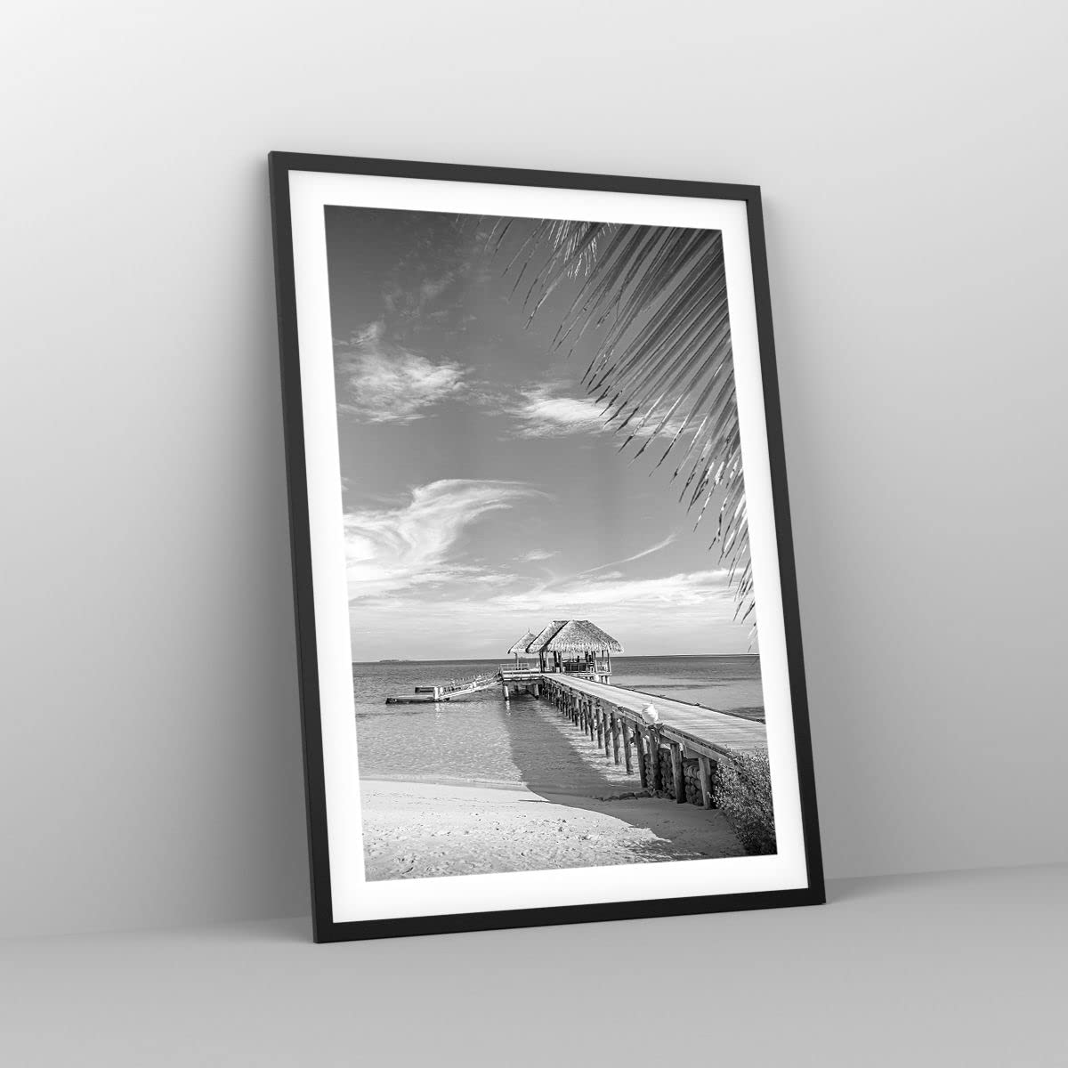 Poster Wandbild Kunstdruck 50x70cm Schwarz-Weiß Landschaften - 4750 - P2B | Paradiesisch Strand Einfarbig Vertikal mit schwarzem Rahmen Wohnzimmer Schlafzimmer Küche Büro Wanddeko Kunstposter ARTTOR
