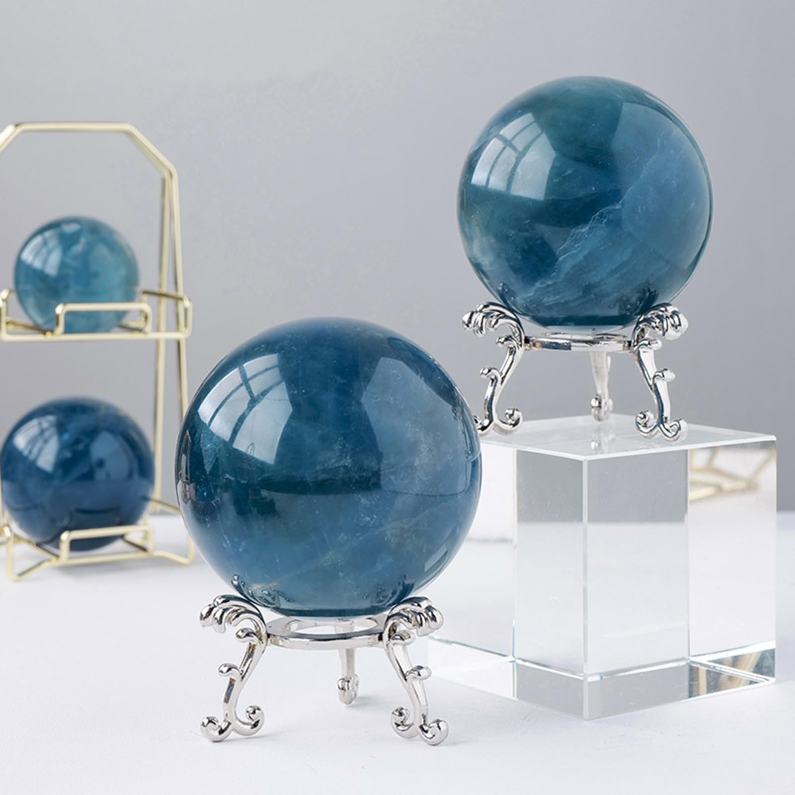 Bola de Cristal de Fluorita Azul con Soporte, Bola de Piedra Preciosa de Esfera de Cristales Naturales, Bola Redonda de Piedra Pulida de Energía Curativa, Decoración del Hogar,60~70mm