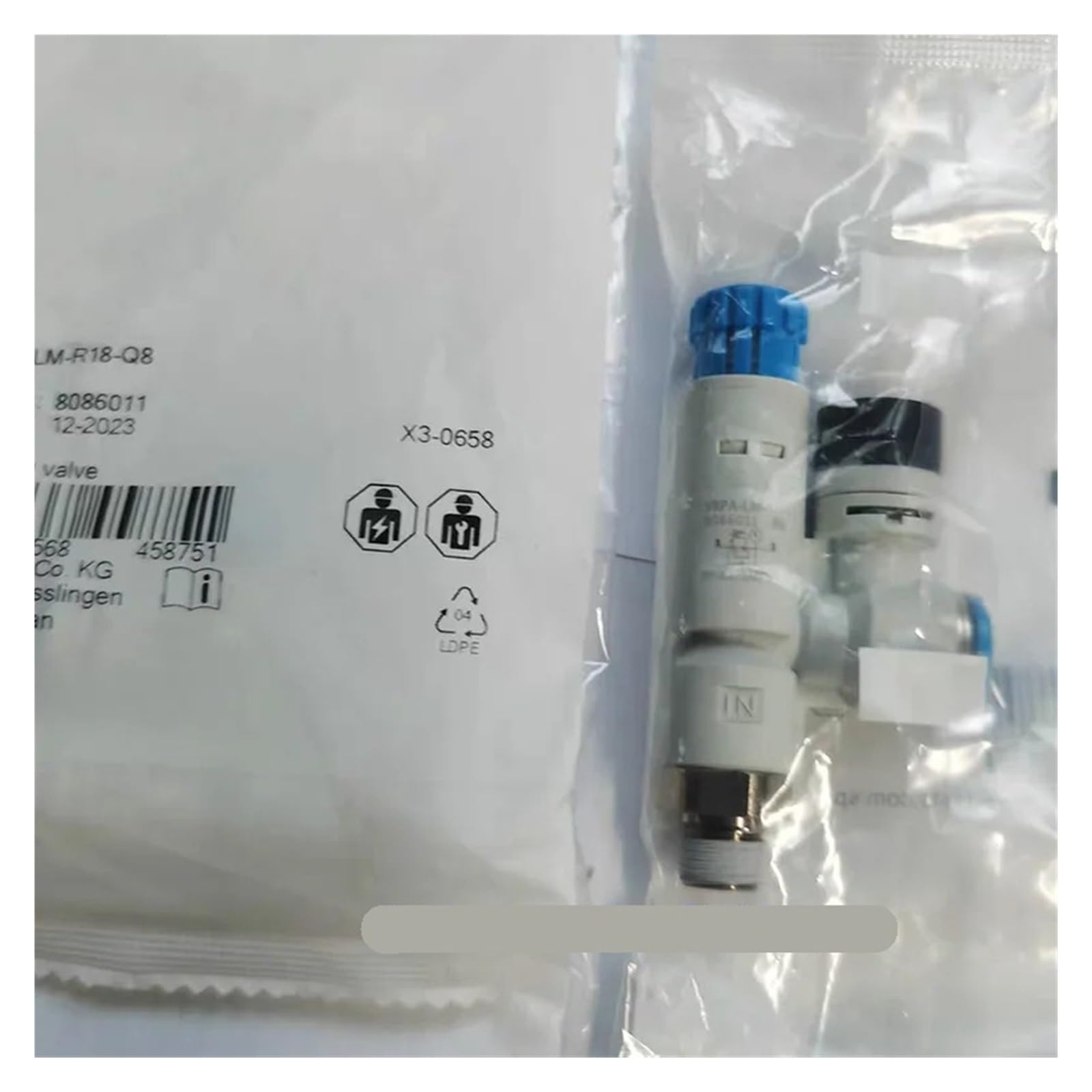 Réducteur de pression compact VRPA-LM-R18-Q6 8086010 à raccord instantané