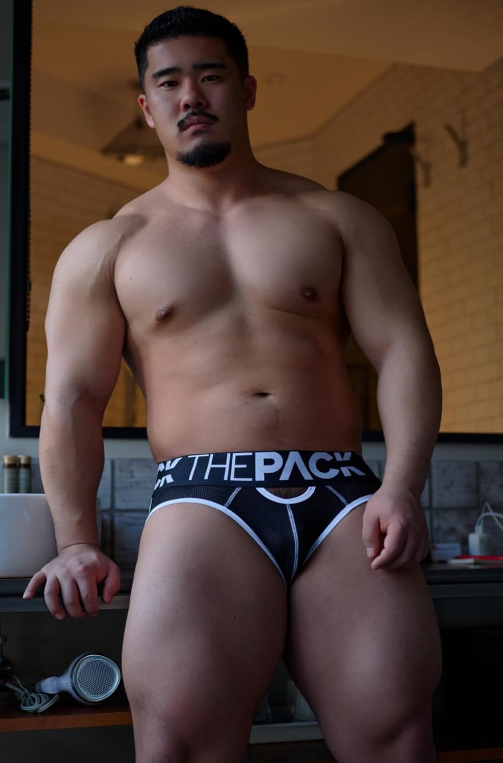 ゴリマッチョ写真集「Muscle Model Japan 20」: 筋肉ムキムキのイケメンモデルがケツワレに挑戦！そしてホテルで衝撃の姿に！？ (Japanese Edition)