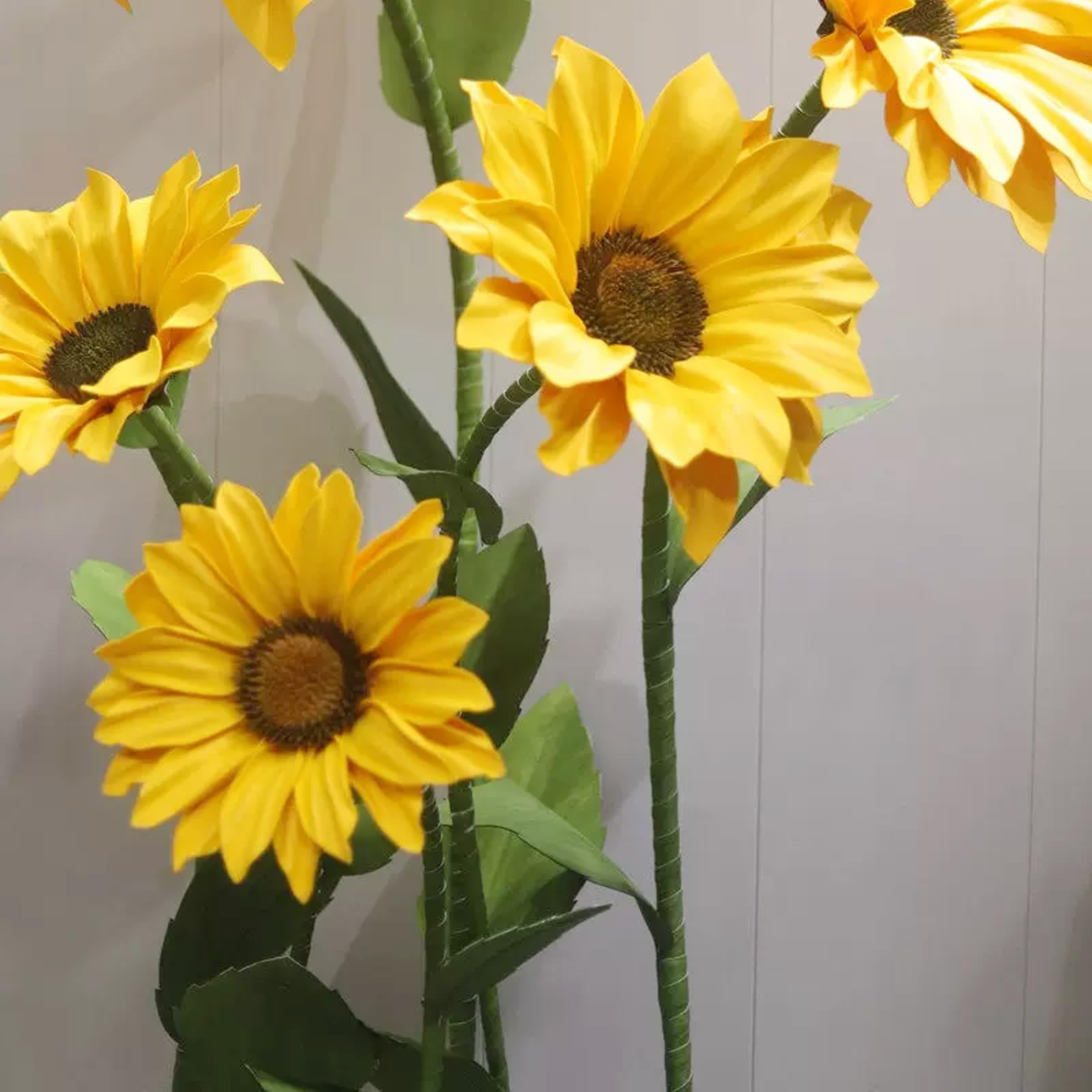 6er Set Künstliche Blumen zur Dekoration Große Sonnenblumen mit Biegsamen Stielen & Stabilen Basen für Hochzeitshintergrund, Gartenparty, Schaufenster