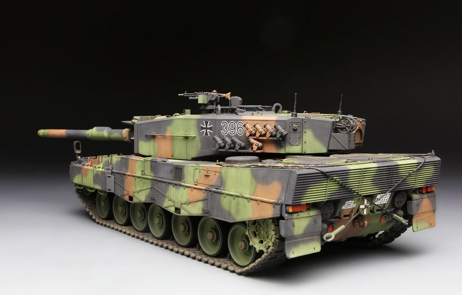 Amazon | モンモデル 1/35 ドイツ軍 ドイツ主力戦車レオパルト2 A4
