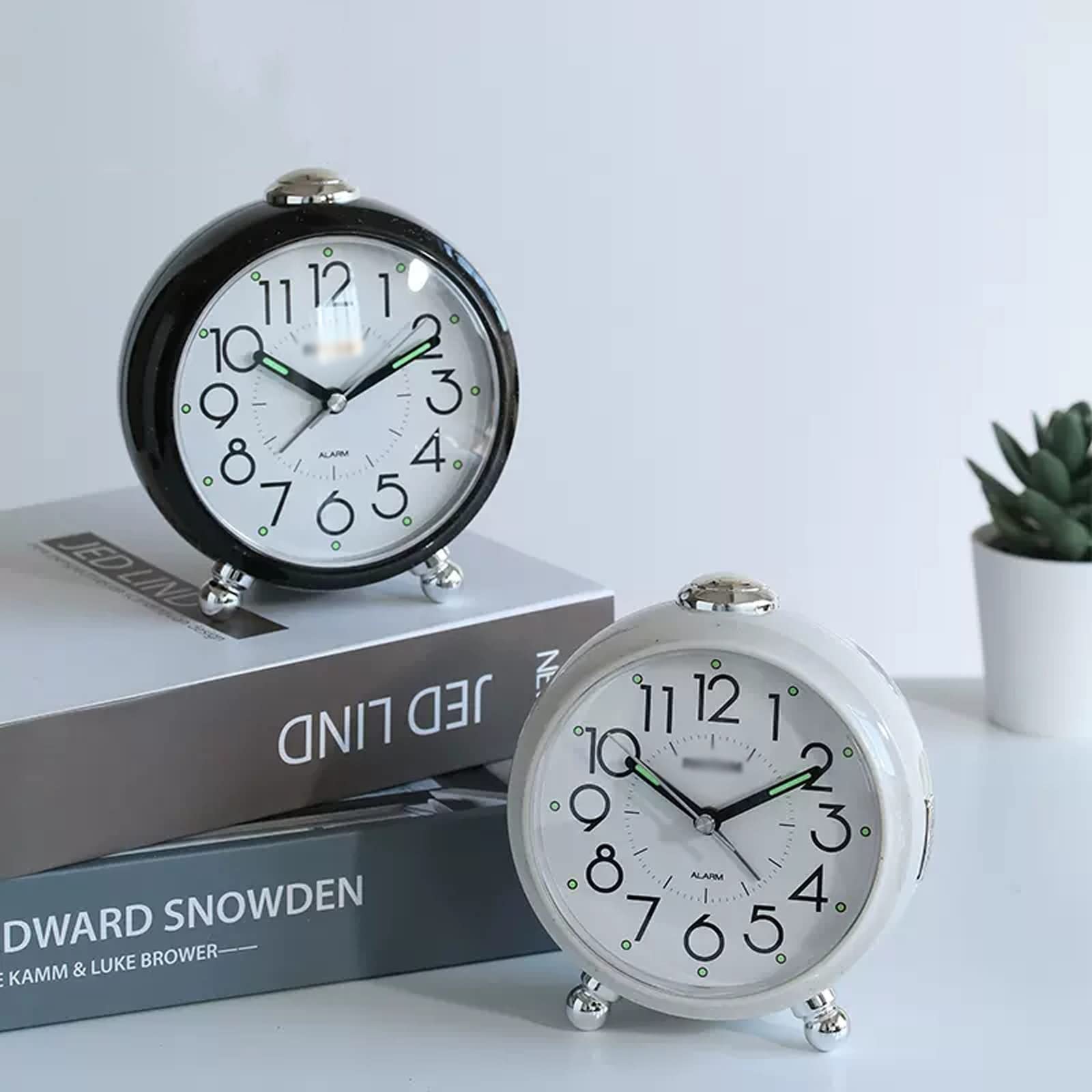 Weckee Analoger Wecker for Schlafzimmer, tickt Nicht, mit Nachtlicht, Schlummerfunktion, runder Wecker, batteriebetriebene Uhr for Schlafzimmer, Wohnzimmer Wexker (Color : Schwarz)