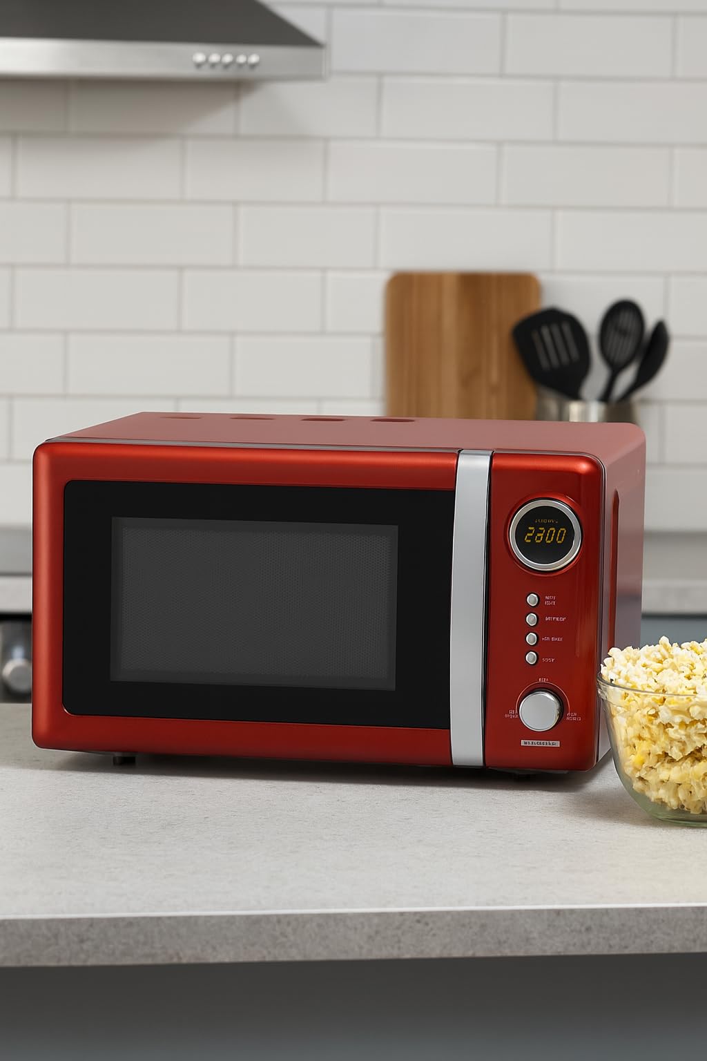 Melissa 16330109 Classico Microondas - Horno microondas - Diseño retro - Carcasa metálica - Cámara de cocción de 20 litros - Potencia de700 vatios - Temporizador - 5 niveles de potencia - rojo