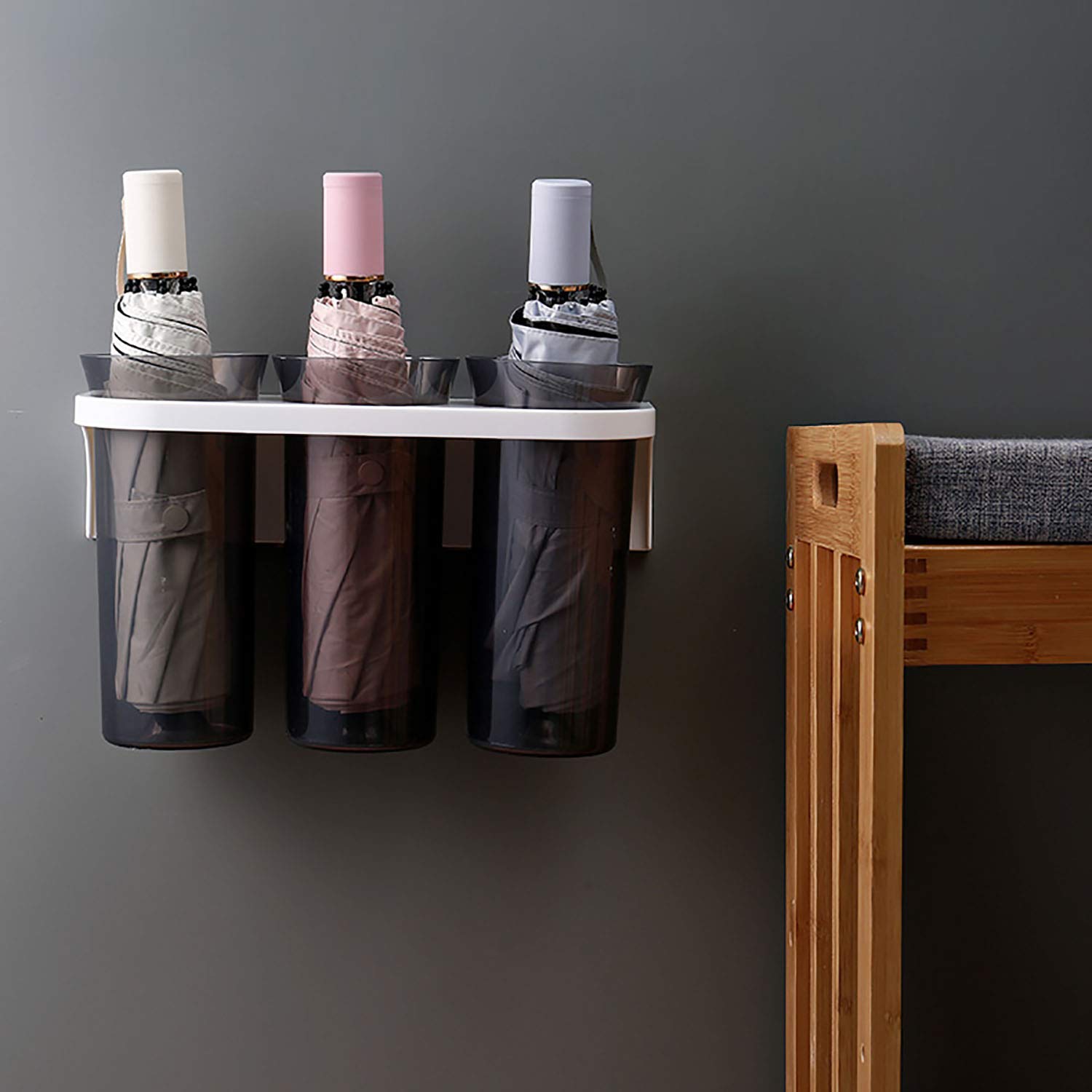 Porte-parapluie mural discret pour optimiser les coins de cuisine et salons