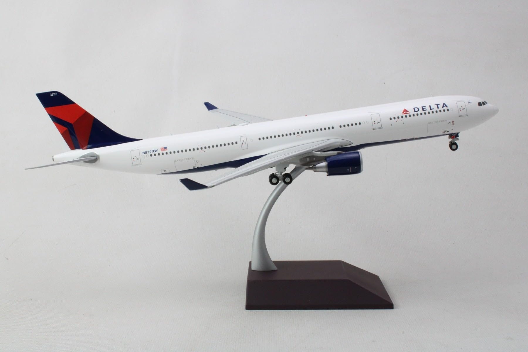 Amazon.com: GeminiJets G2DAL1119 Delta Air Lines Airbus A330-300