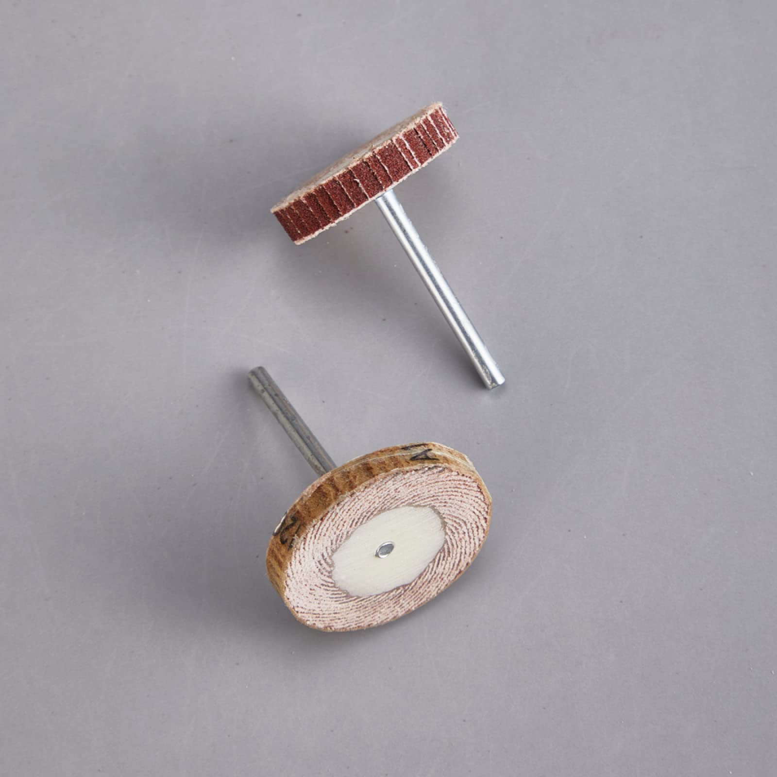 Placas de molienda, 100 Piezas de Accesorios, Disco de Aletas de Lijado de Grano 80-600, Cepillo de Ruedas de Aletas de Lijado, Cabezal de Pulido de Arena, Herramienta rotativa(600)
