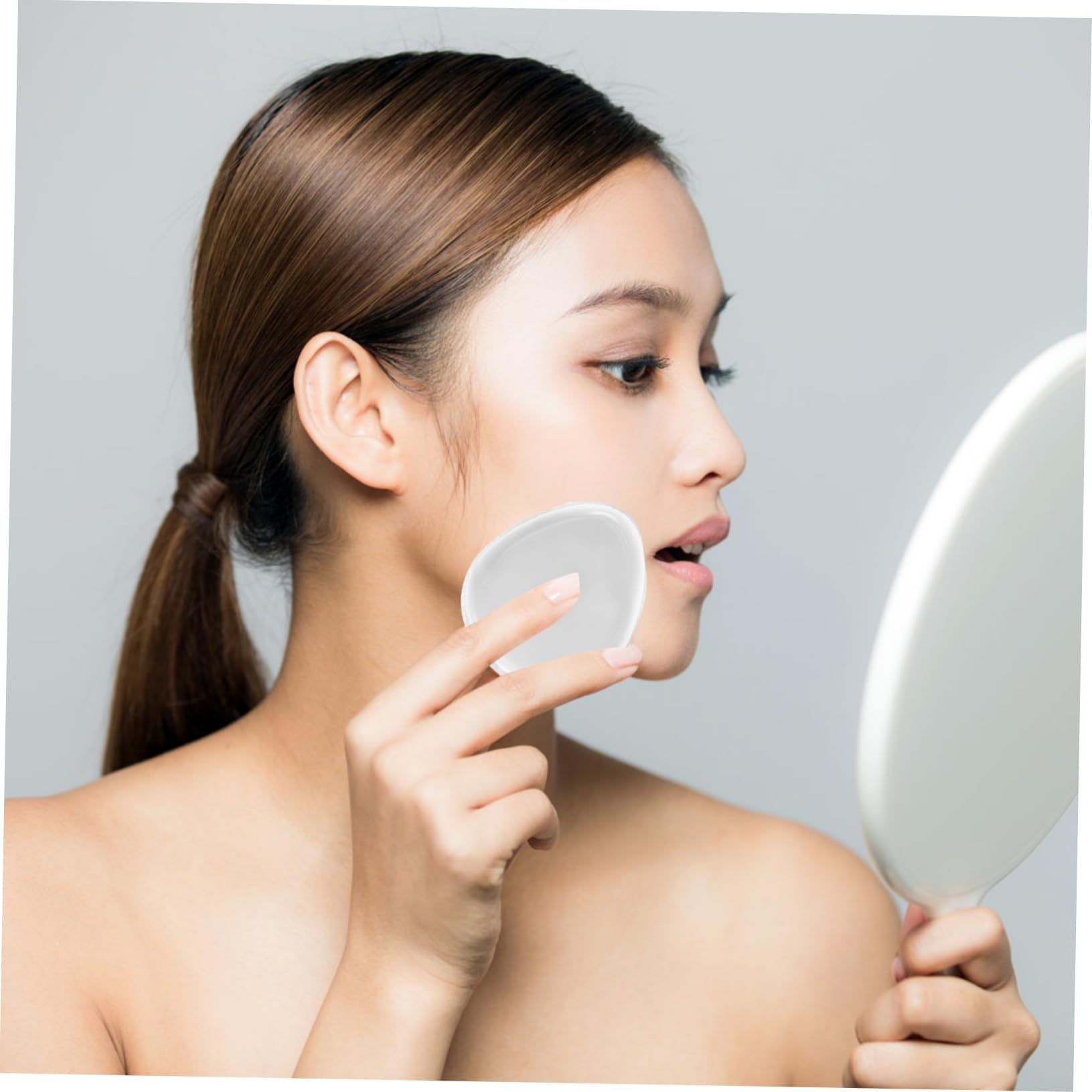 WOFASHPURET Silicone Foundation Puff Transparent Wet Makeup Sponge for Easy Application Portable Makeup Tool for Women Teens Safe Silicone Material Easy to