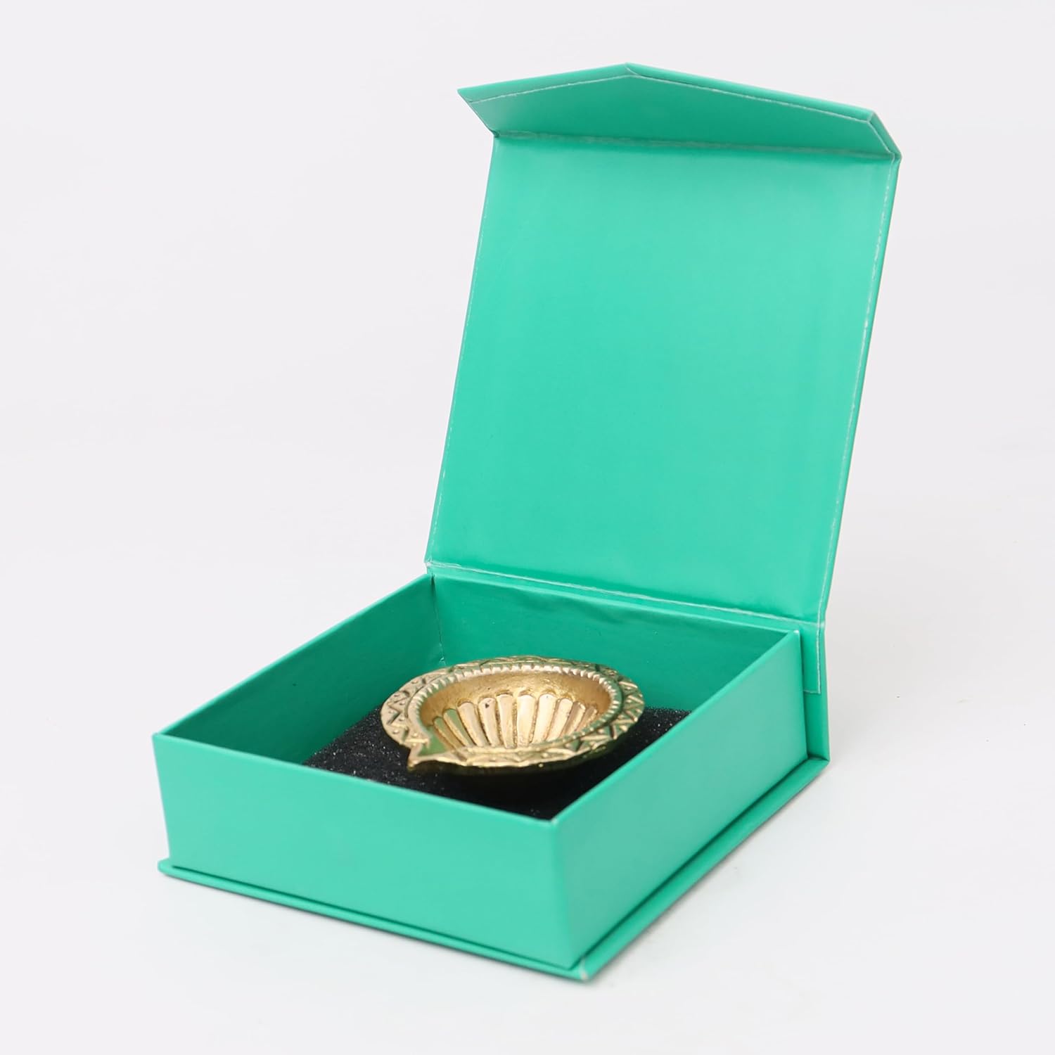 Indian-Shelf 3 Pieces Brass Diya for Diwali Decoration Golden Oil Lamp Vilakku for Puja Pooja Deepak Aesthetic Décor