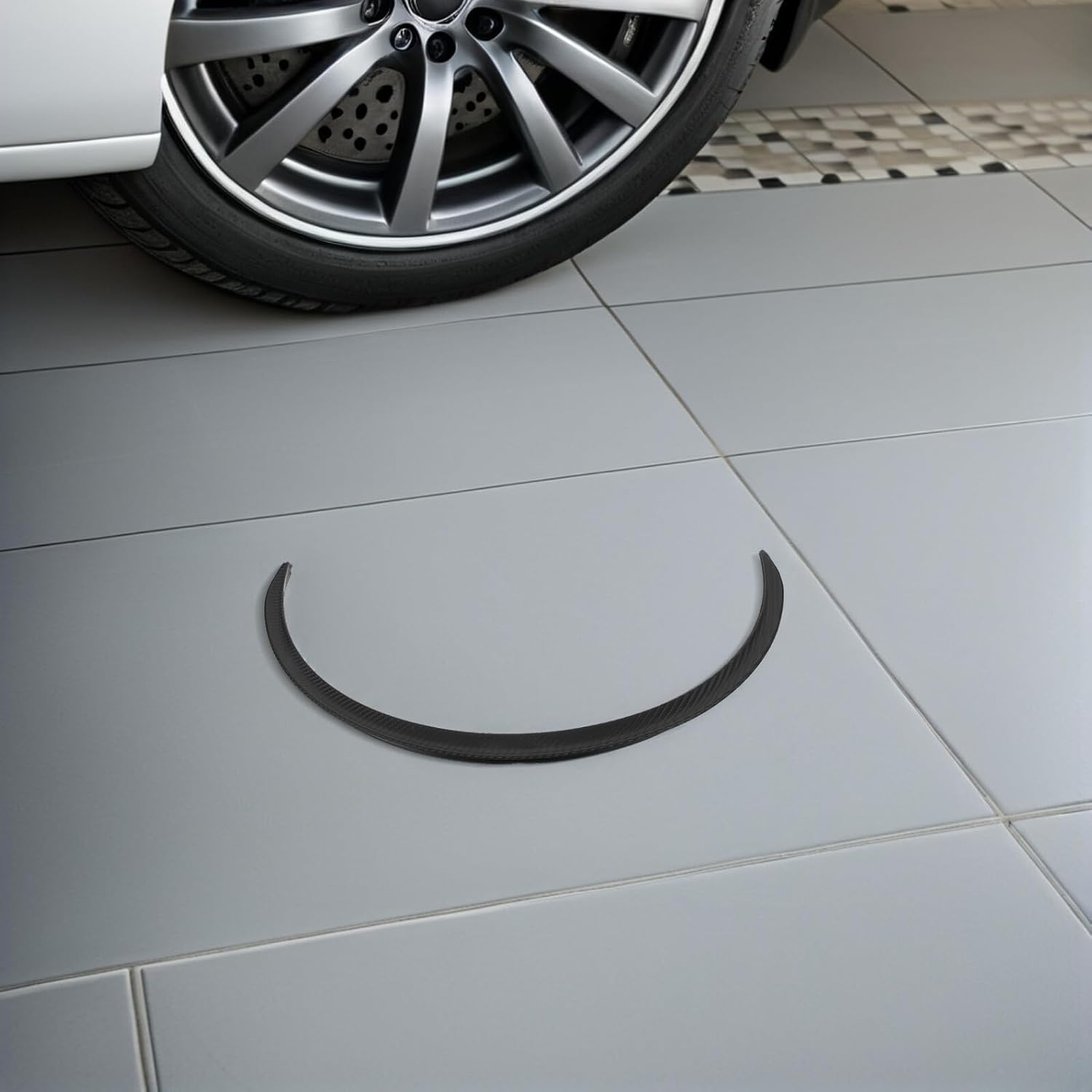 Car Wheel Arch Eyebrow Protector Strip 2pcs Set Carbon Fiber Texture Anti-Scratch Mudguard Decals Universal for Vehicle Fender Trim and Exterior Protection