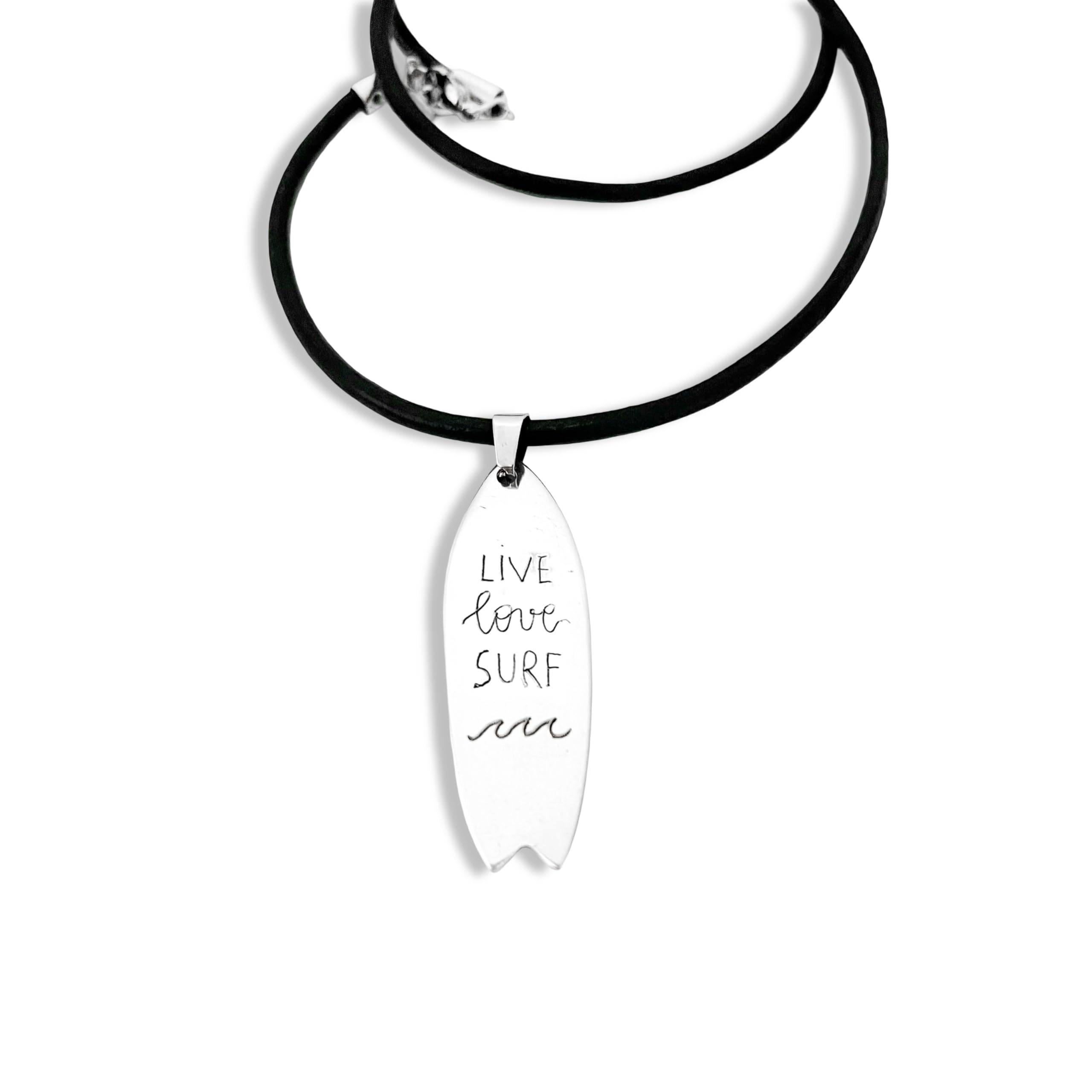 Colgante Tabla de Surf Personalizada de Aluminio con Grabado de Nombre - Joyería Surfera Artesanal Hecha a Mano - Regalo para Surfistas, Collar con Cordón de Cuero Negro 50cm, Diseño de Olas, Unisex