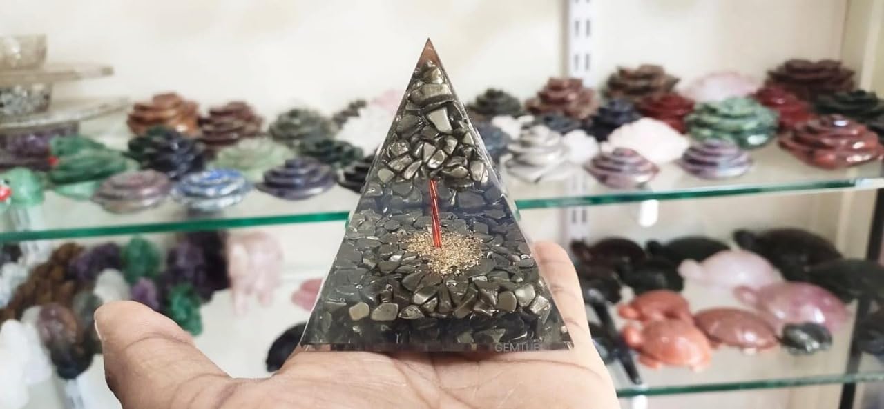 Samyuktha Piramide Nubiana in orgonite naturale realizzata a mano con albero di pirite naturale all'interno per attirare ricchezza, prosperità e abbondanza (piramide dell'albero di pirite)