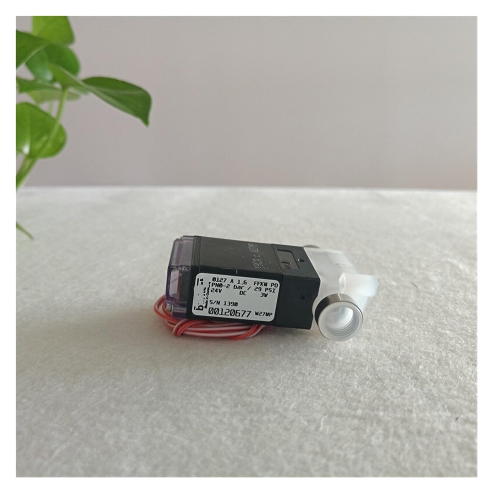 valvole a solenoide 0127 elettrovalvola a bilanciere in miniatura a isolamento medio * 3/2, DN1,5, corpo valvola ETFE, 24 VD