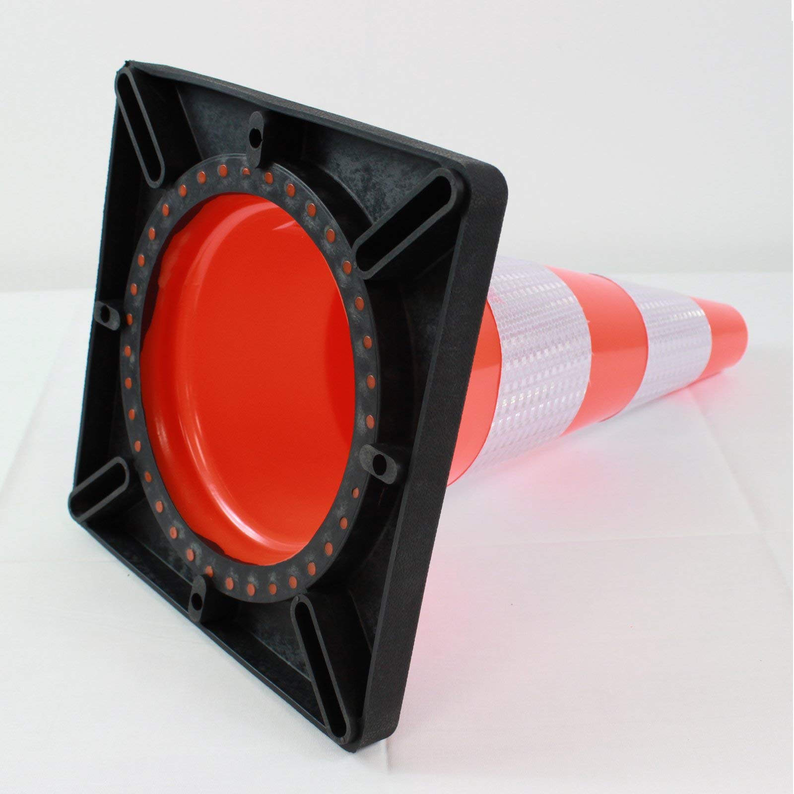 TRUTZHOLM Verkehrsleitkegel mit schwerem Fuß Verkehrshütchen Wasser- und Windfest 45cm Höhe Warnleitkegel Pylone Leitkegel Warnkegel Reflexstreifen zur Gefahrensicherung (5er Set)