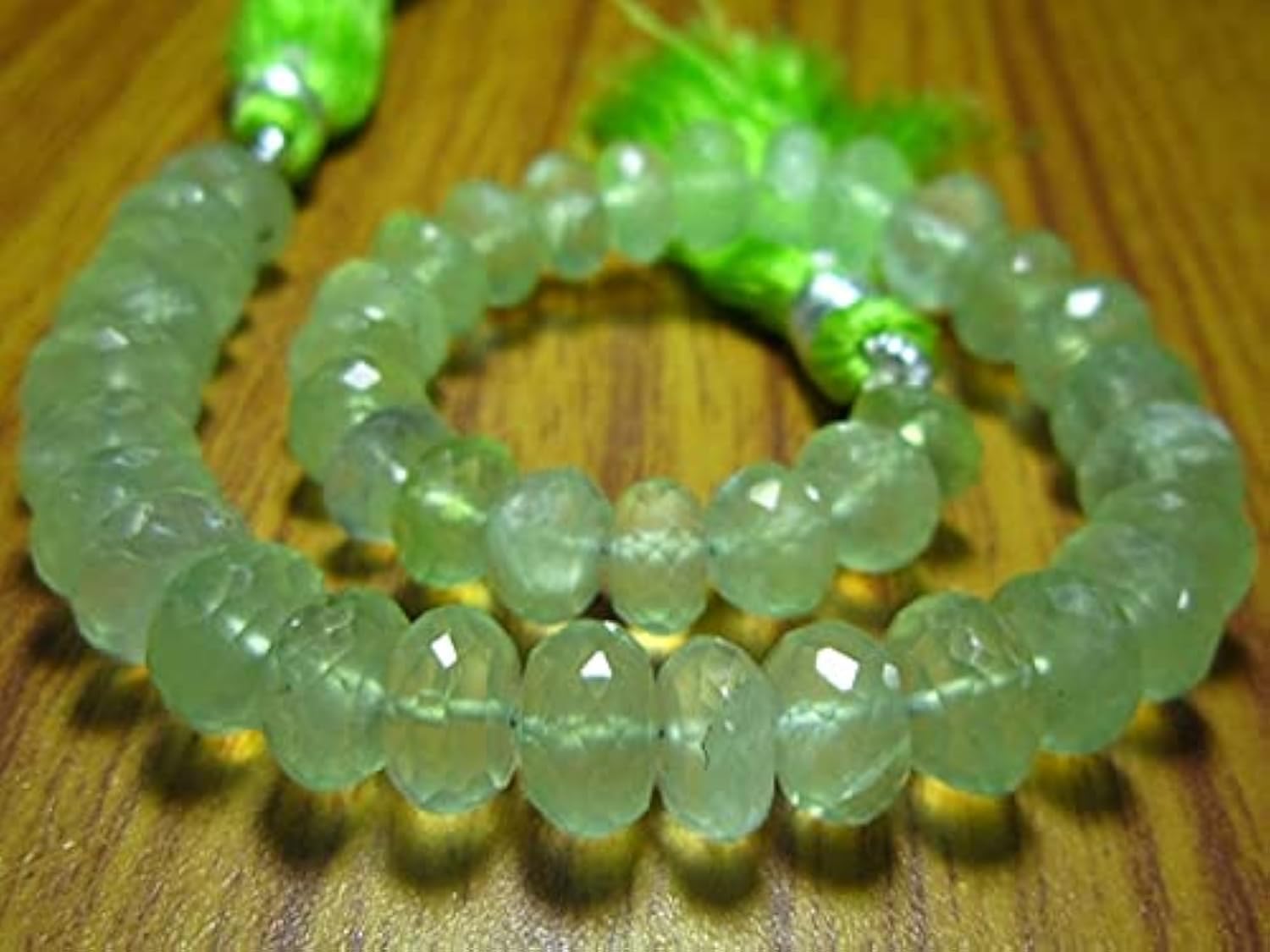 Prehnite facettée pour concevoir des bijoux bohèmes chics à porter au quotidien