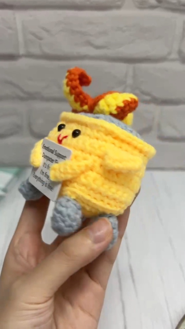 ハンドメイド応援価格❗️ぷっくりにこちゃんタグNo.489 Amazon.com: KivTovMo Crochet Emotional Support Dumpster Fire