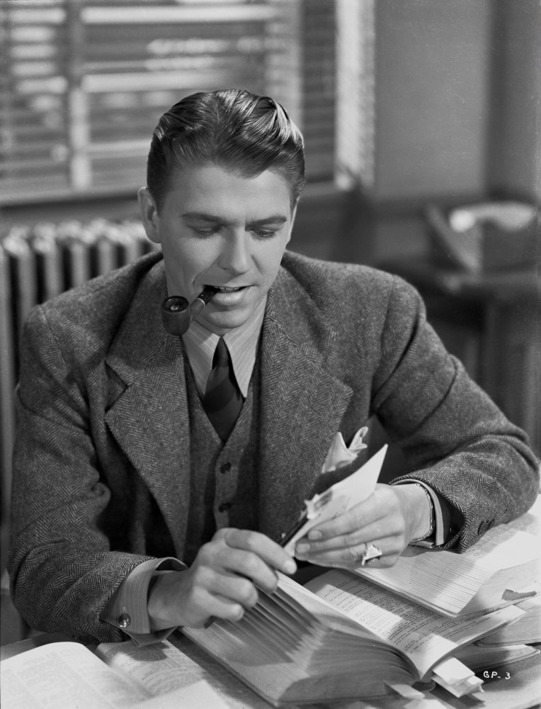 Ronald Reagan Smoking a Pipe Photo Print (8 x 10) : Amazon.co.uk: Home &  Kitchen