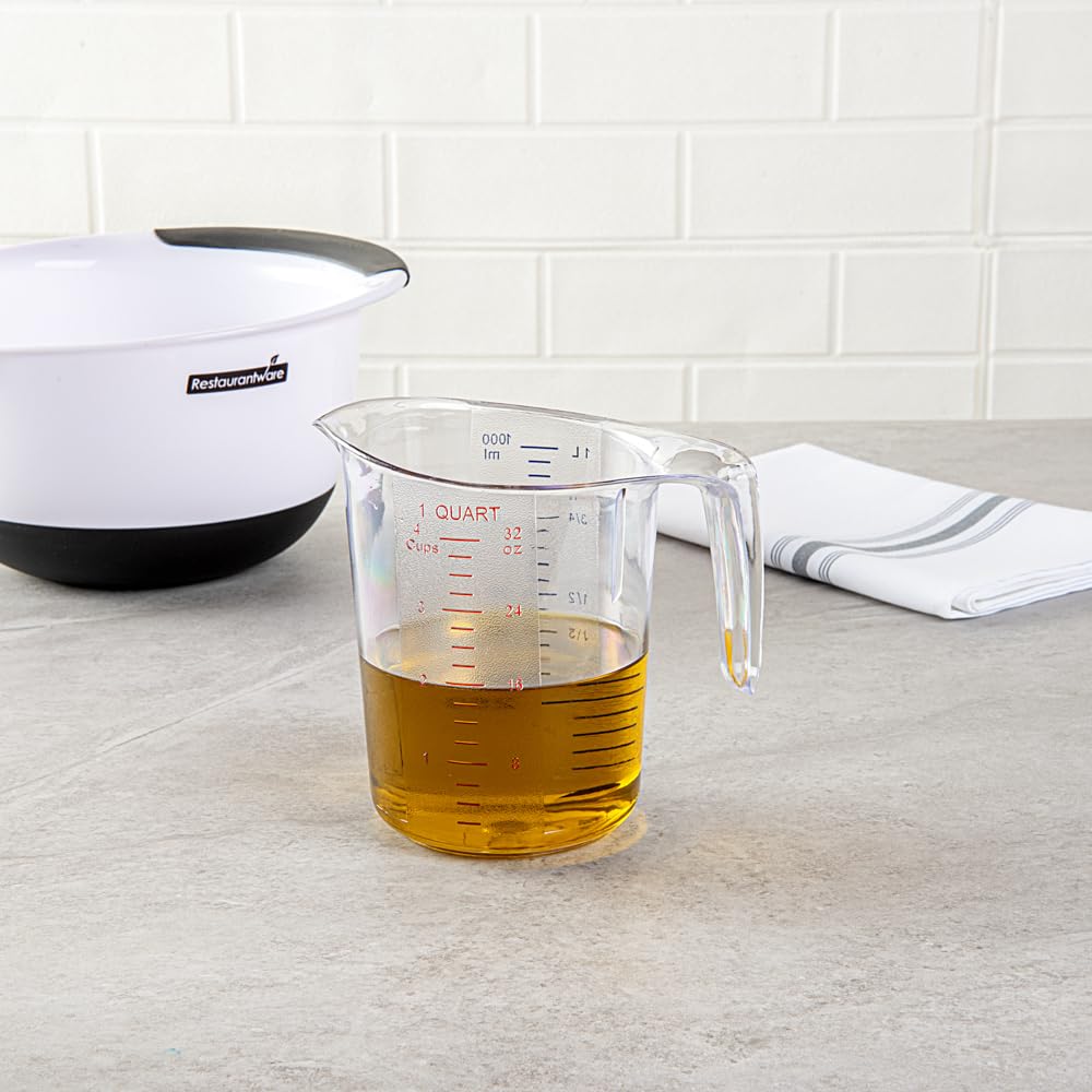Restaurantware RW Base - Tarro medidor de 1 cuarto de galón, 1 vaso de medición duradero, unidades métricas e imperiales, boquilla en forma de V, mango de taza medidora de plástico transparente con