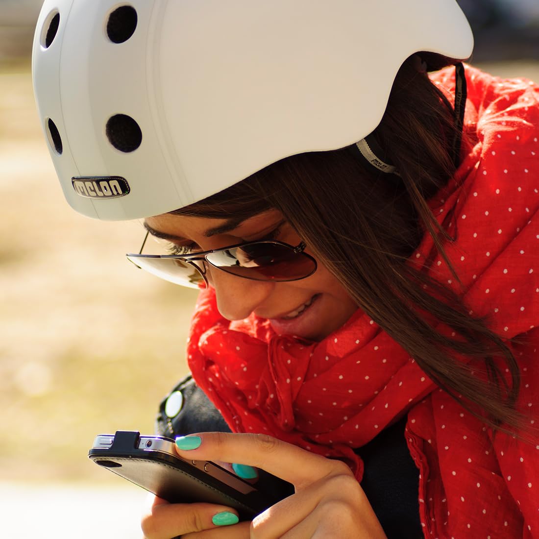 Melon Casque de Vélo »Decent Double Grey« pour Homme, Femme Adultes et Enfants | Casque Urbain léger et sûr pour Velo, VTT, Cyclisme, Skate et Trotinette | Blanc Gris